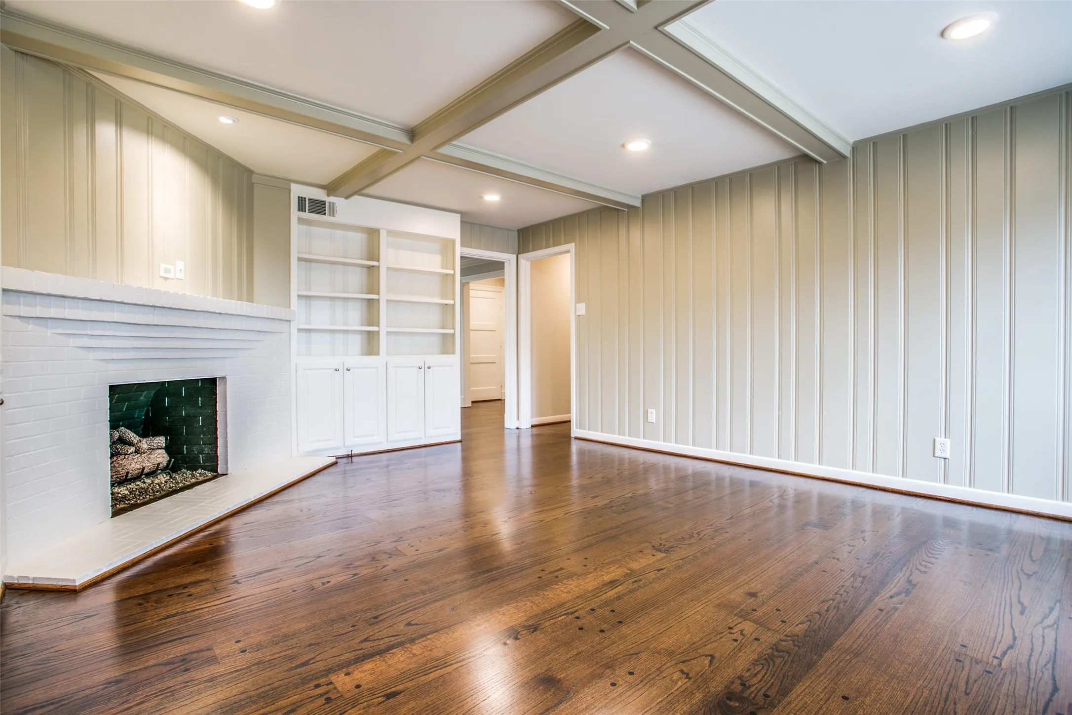 Single Family Residence For Rent in Dallas County , 6908 Lavendale, Dallas, Texas 75230, 4 Bedroom, 3 Bathroom, 2 Garage spaces, 2,786 Sqft, built in 1954, mls#21409171, Real Estate Agent in Dallas, Homes For Rent in Dallas county, Homes For Rent in Dallas, Realtor in Dallas Texas, Real Estate Brokerage Independent Realty Texas, Luminita Cordes Realtor