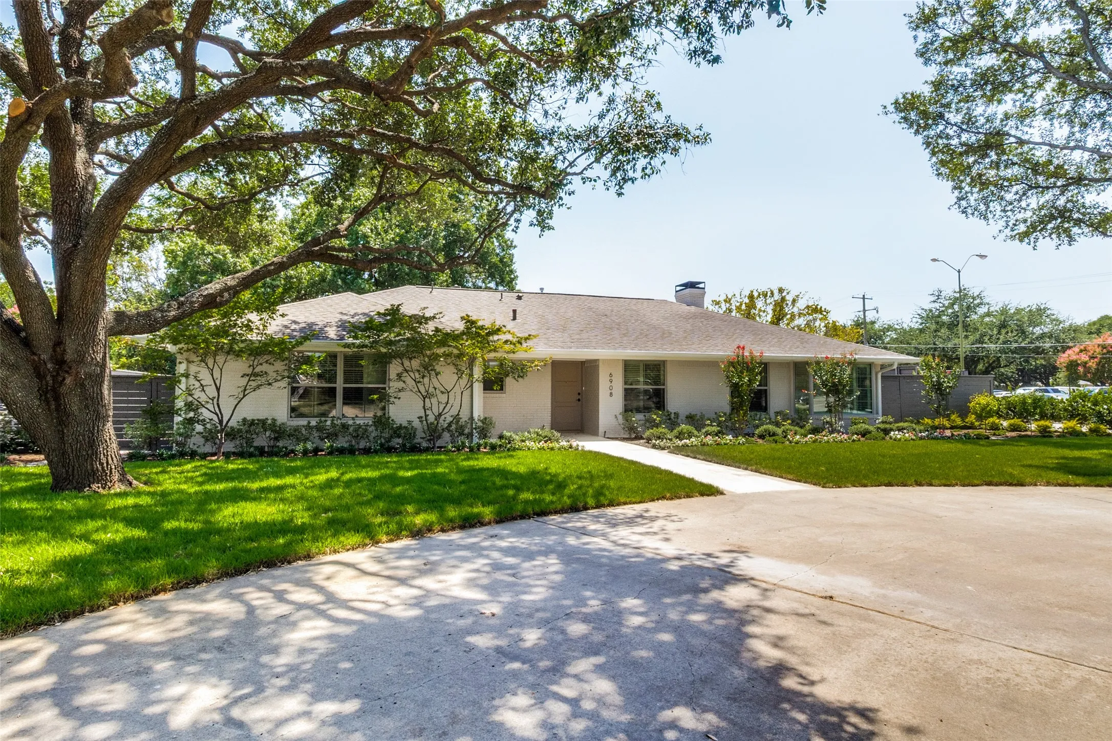 Single Family Residence For Rent in Dallas County , 6908 Lavendale, Dallas, Texas 75230, 4 Bedroom, 3 Bathroom, 2 Garage spaces, 2,786 Sqft, built in 1954, mls#21409171, Real Estate Agent in Dallas, Homes For Rent in Dallas county, Homes For Rent in Dallas, Realtor in Dallas Texas, Real Estate Brokerage Independent Realty Texas, Luminita Cordes Realtor