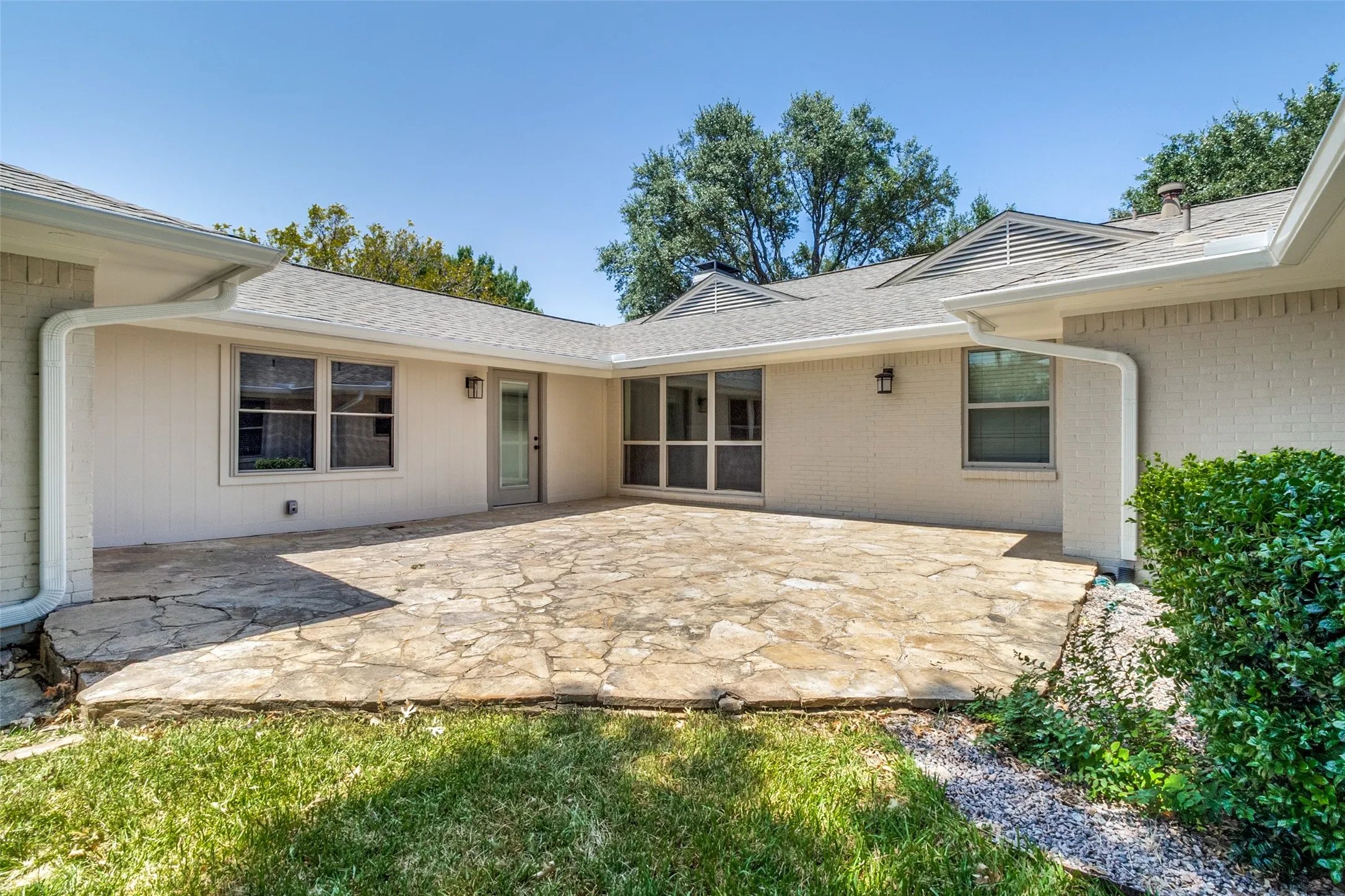 Single Family Residence For Rent in Dallas County , 6908 Lavendale, Dallas, Texas 75230, 4 Bedroom, 3 Bathroom, 2 Garage spaces, 2,786 Sqft, built in 1954, mls#21409171, Real Estate Agent in Dallas, Homes For Rent in Dallas county, Homes For Rent in Dallas, Realtor in Dallas Texas, Real Estate Brokerage Independent Realty Texas, Luminita Cordes Realtor