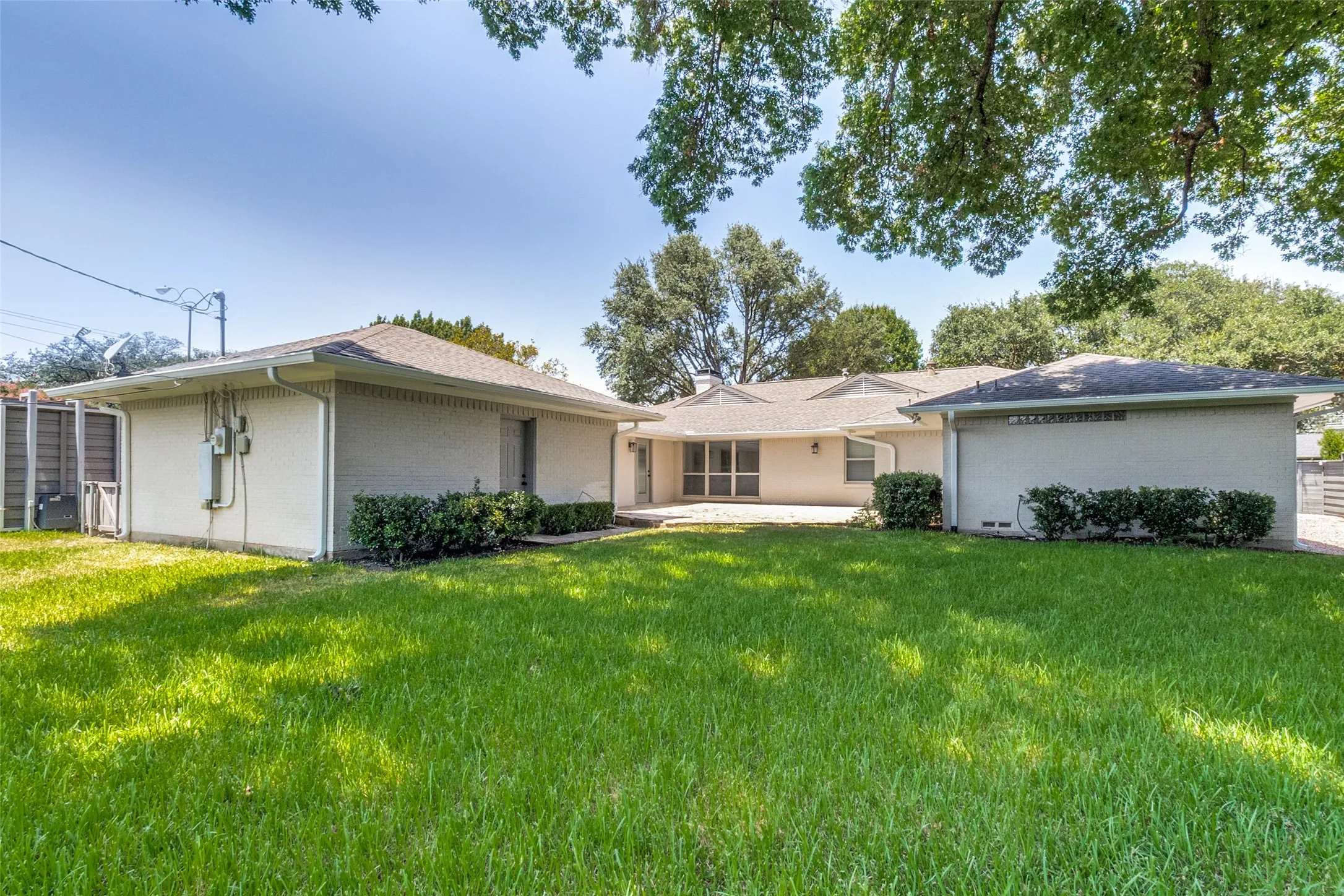 Single Family Residence For Rent in Dallas County , 6908 Lavendale, Dallas, Texas 75230, 4 Bedroom, 3 Bathroom, 2 Garage spaces, 2,786 Sqft, built in 1954, mls#21409171, Real Estate Agent in Dallas, Homes For Rent in Dallas county, Homes For Rent in Dallas, Realtor in Dallas Texas, Real Estate Brokerage Independent Realty Texas, Luminita Cordes Realtor