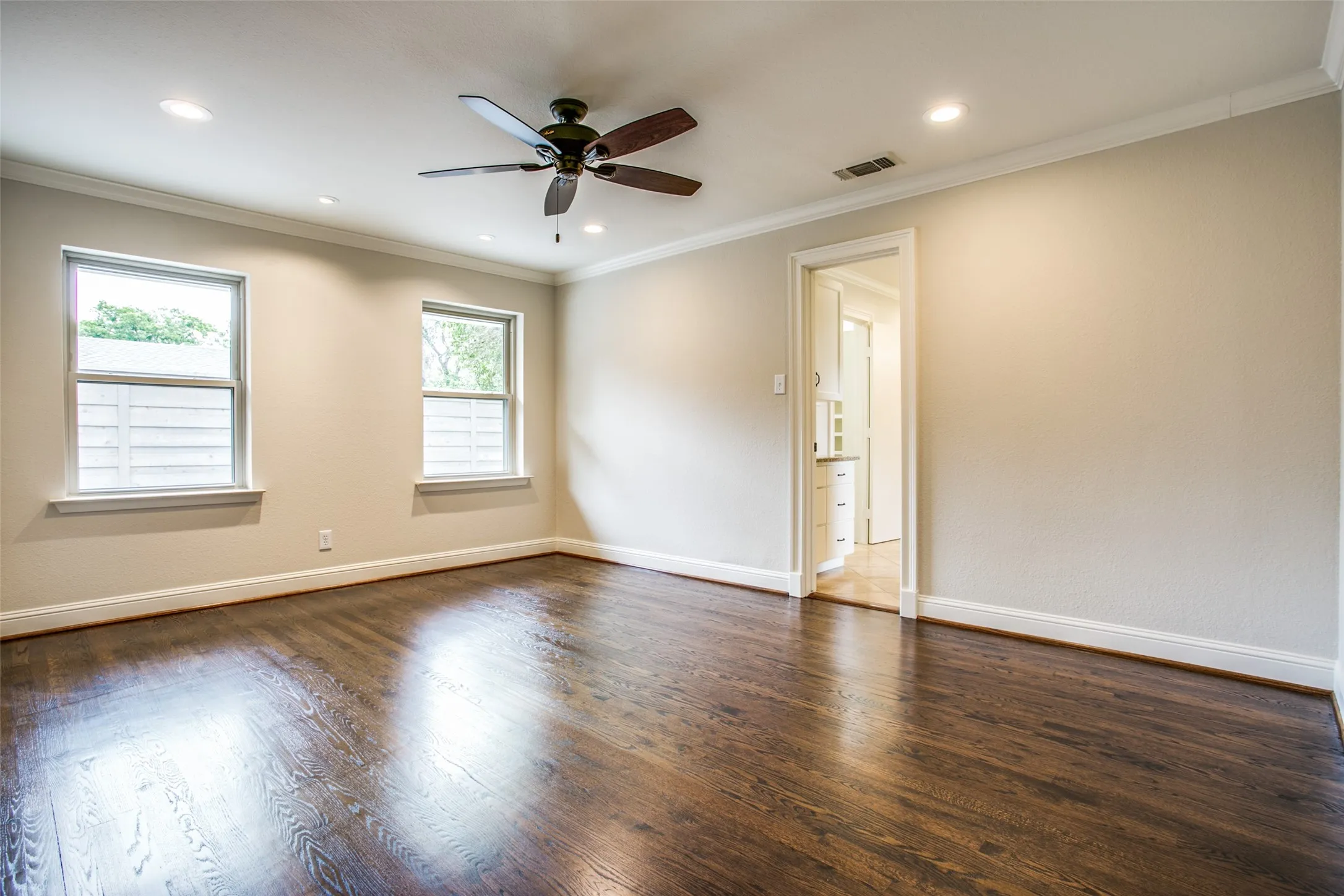 Single Family Residence For Rent in Dallas County , 6908 Lavendale, Dallas, Texas 75230, 4 Bedroom, 3 Bathroom, 2 Garage spaces, 2,786 Sqft, built in 1954, mls#21409171, Real Estate Agent in Dallas, Homes For Rent in Dallas county, Homes For Rent in Dallas, Realtor in Dallas Texas, Real Estate Brokerage Independent Realty Texas, Luminita Cordes Realtor