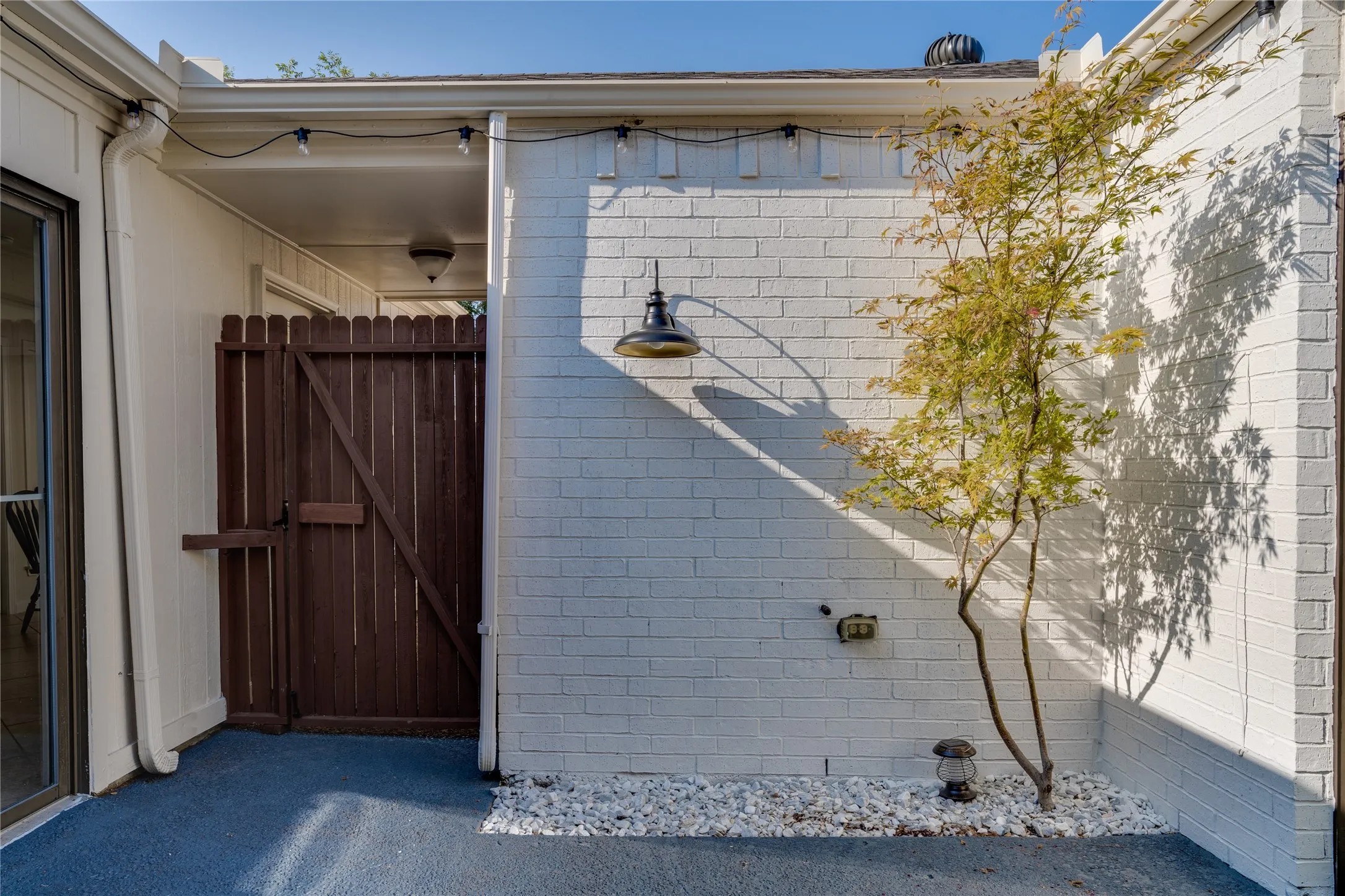 Duplex For Rent in Collin County , 1011 Wimbledon Lane, Plano, Texas 75075, 3 Bedroom, 3 Bathroom, 2 Garage spaces, 1,927 Sqft, built in 1981, mls#21398660, Real Estate Agent in Plano, Homes For Rent in Collin county, Homes For Rent in Plano, Realtor in Plano Texas, Real Estate Brokerage Independent Realty Texas, Luminita Cordes Realtor