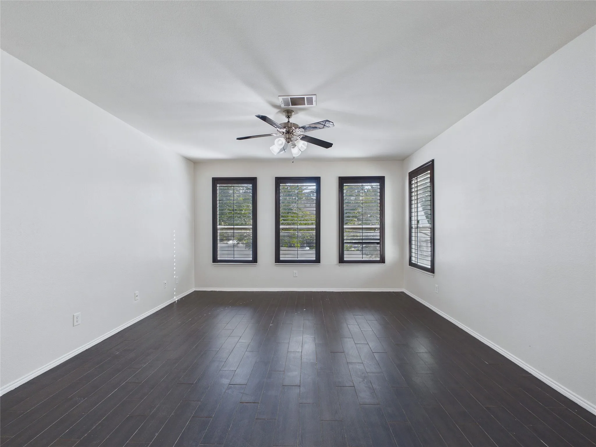 Single Family Residence For Sale in Denton County , 10024 Concord Drive, Providence Village, Texas 76227, 5 Bedroom, 3 Bathroom, 2 Garage spaces, 3,995 Sqft, built in 2012, mls#21409174, Real Estate Agent in Providence Village, Homes For Sale in Denton county, Homes For Sale in Providence Village, Realtor in Providence Village Texas, Real Estate Brokerage Independent Realty Texas, Luminita Cordes Realtor