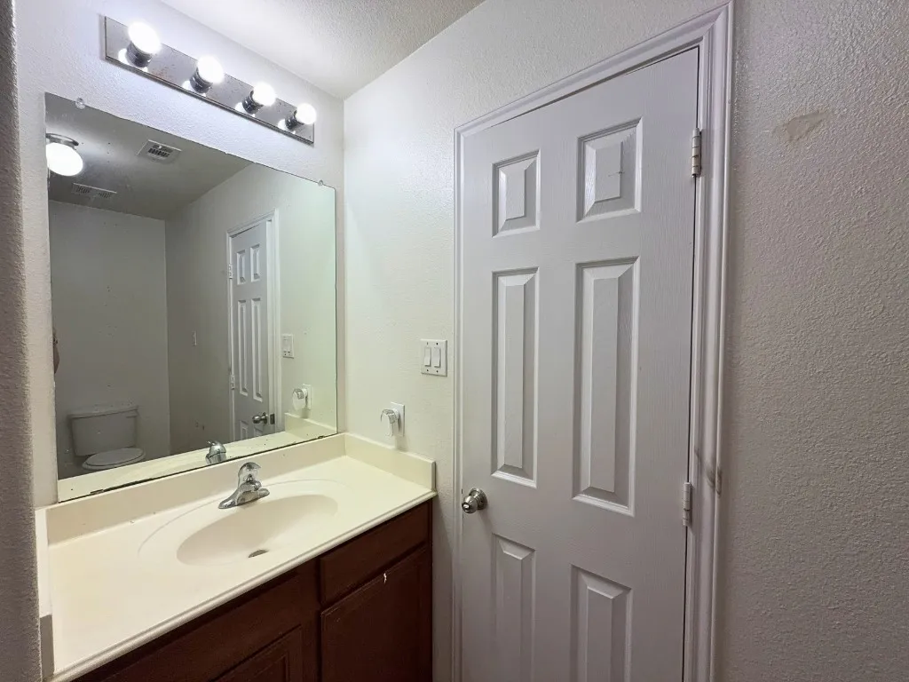 Single Family Residence For Rent in Tarrant County , 10009 Iron Ridge Drive, Fort Worth, Texas 76140, 3 Bedroom, 2 Bathroom, 2 Garage spaces, 1,342 Sqft, built in 2010, mls#21409133, Real Estate Agent in Fort Worth, Homes For Rent in Tarrant county, Homes For Rent in Fort Worth, Realtor in Fort Worth Texas, Real Estate Brokerage Independent Realty Texas, Luminita Cordes Realtor