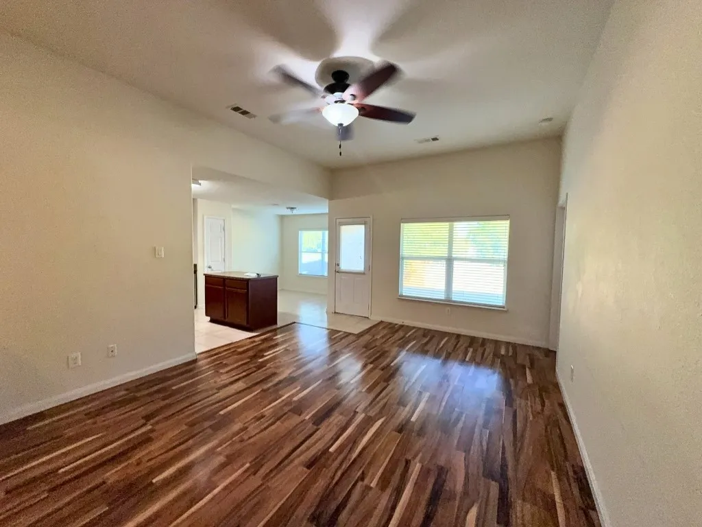 Single Family Residence For Rent in Tarrant County , 10009 Iron Ridge Drive, Fort Worth, Texas 76140, 3 Bedroom, 2 Bathroom, 2 Garage spaces, 1,342 Sqft, built in 2010, mls#21409133, Real Estate Agent in Fort Worth, Homes For Rent in Tarrant county, Homes For Rent in Fort Worth, Realtor in Fort Worth Texas, Real Estate Brokerage Independent Realty Texas, Luminita Cordes Realtor