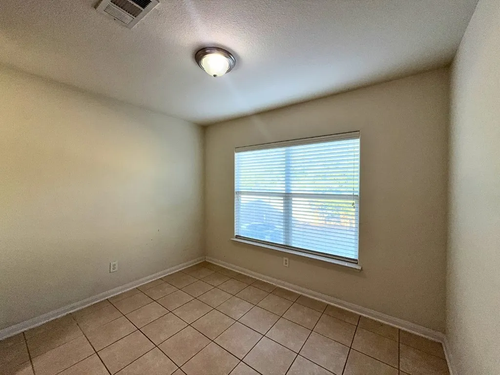 Single Family Residence For Rent in Tarrant County , 10009 Iron Ridge Drive, Fort Worth, Texas 76140, 3 Bedroom, 2 Bathroom, 2 Garage spaces, 1,342 Sqft, built in 2010, mls#21409133, Real Estate Agent in Fort Worth, Homes For Rent in Tarrant county, Homes For Rent in Fort Worth, Realtor in Fort Worth Texas, Real Estate Brokerage Independent Realty Texas, Luminita Cordes Realtor
