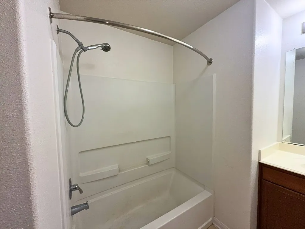 Single Family Residence For Rent in Tarrant County , 10009 Iron Ridge Drive, Fort Worth, Texas 76140, 3 Bedroom, 2 Bathroom, 2 Garage spaces, 1,342 Sqft, built in 2010, mls#21409133, Real Estate Agent in Fort Worth, Homes For Rent in Tarrant county, Homes For Rent in Fort Worth, Realtor in Fort Worth Texas, Real Estate Brokerage Independent Realty Texas, Luminita Cordes Realtor