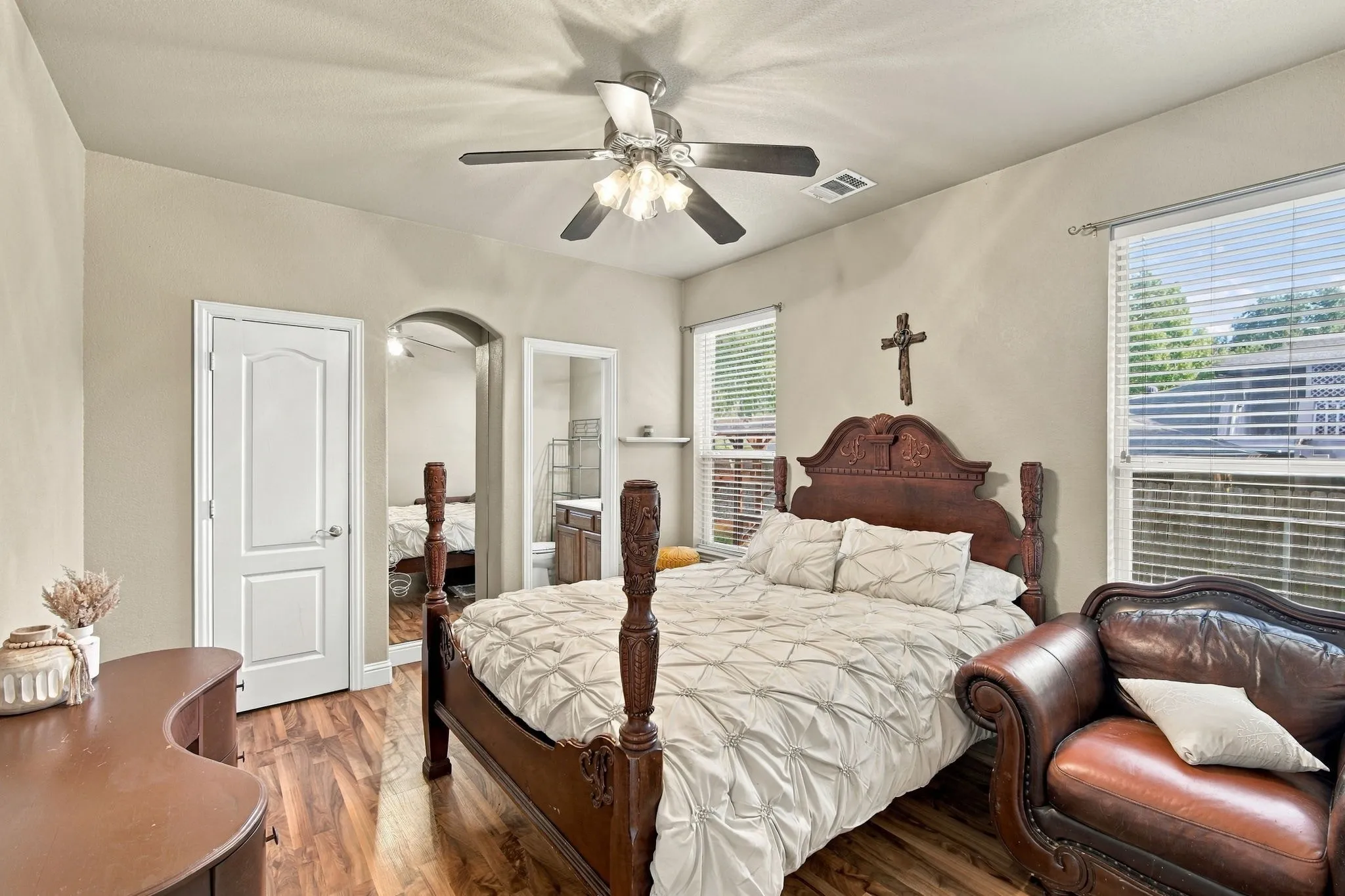 Single Family Residence For Sale in Dallas County , 1909 Nancy Jane Circle, Garland, Texas 75043, 4 Bedroom, 5 Bathroom, 3 Garage spaces, 2,434 Sqft, built in 2004, mls#21409180, Real Estate Agent in Garland, Homes For Sale in Dallas county, Homes For Sale in Garland, Realtor in Garland Texas, Real Estate Brokerage Independent Realty Texas, Luminita Cordes Realtor
