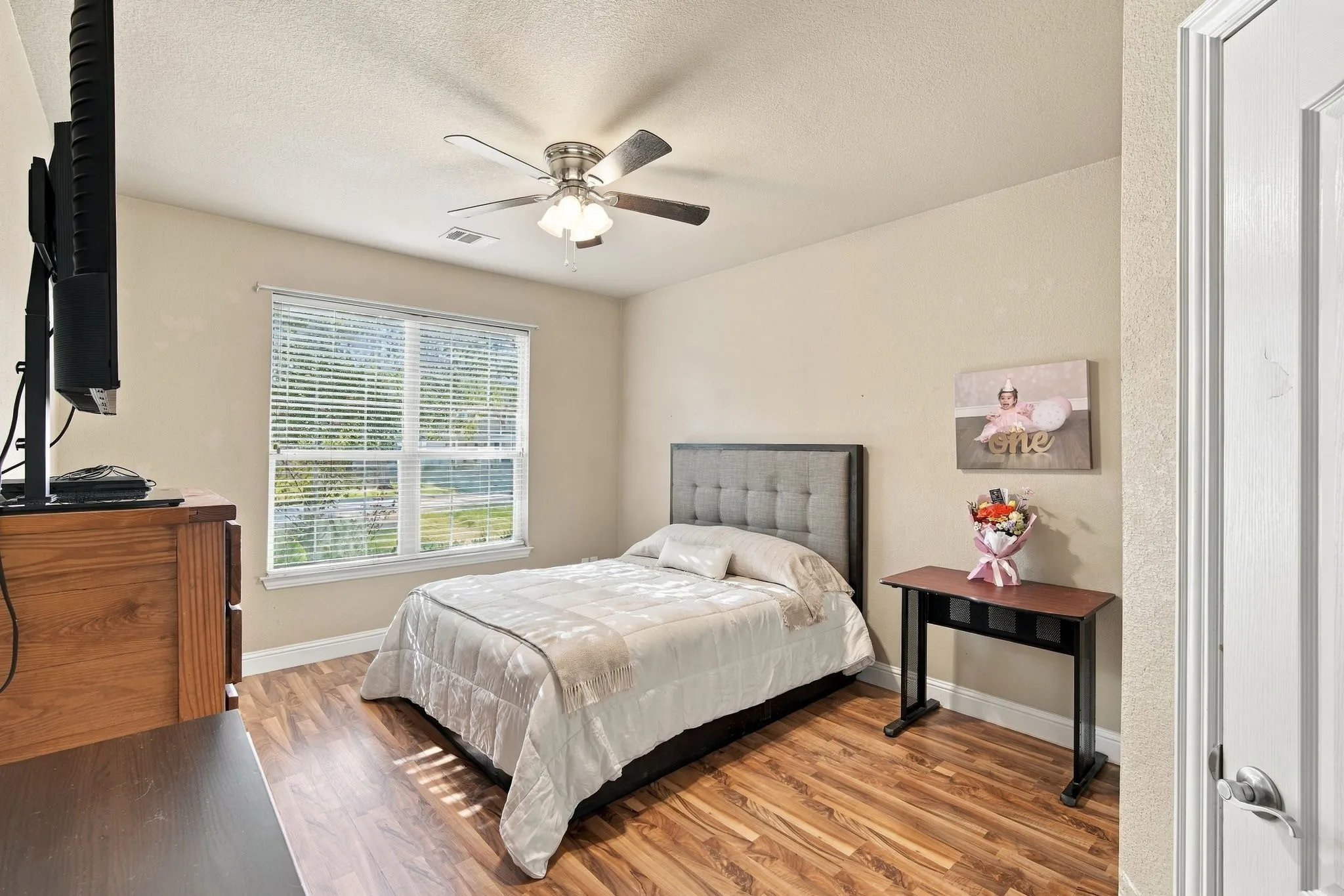 Single Family Residence For Sale in Dallas County , 1909 Nancy Jane Circle, Garland, Texas 75043, 4 Bedroom, 5 Bathroom, 3 Garage spaces, 2,434 Sqft, built in 2004, mls#21409180, Real Estate Agent in Garland, Homes For Sale in Dallas county, Homes For Sale in Garland, Realtor in Garland Texas, Real Estate Brokerage Independent Realty Texas, Luminita Cordes Realtor