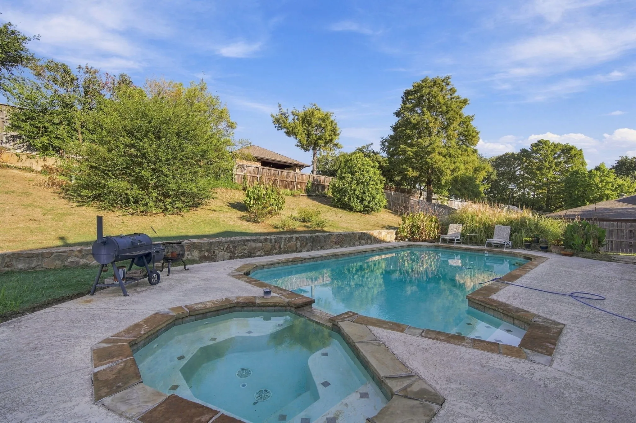 Single Family Residence For Sale in Dallas County , 1909 Nancy Jane Circle, Garland, Texas 75043, 4 Bedroom, 5 Bathroom, 3 Garage spaces, 2,434 Sqft, built in 2004, mls#21409180, Real Estate Agent in Garland, Homes For Sale in Dallas county, Homes For Sale in Garland, Realtor in Garland Texas, Real Estate Brokerage Independent Realty Texas, Luminita Cordes Realtor