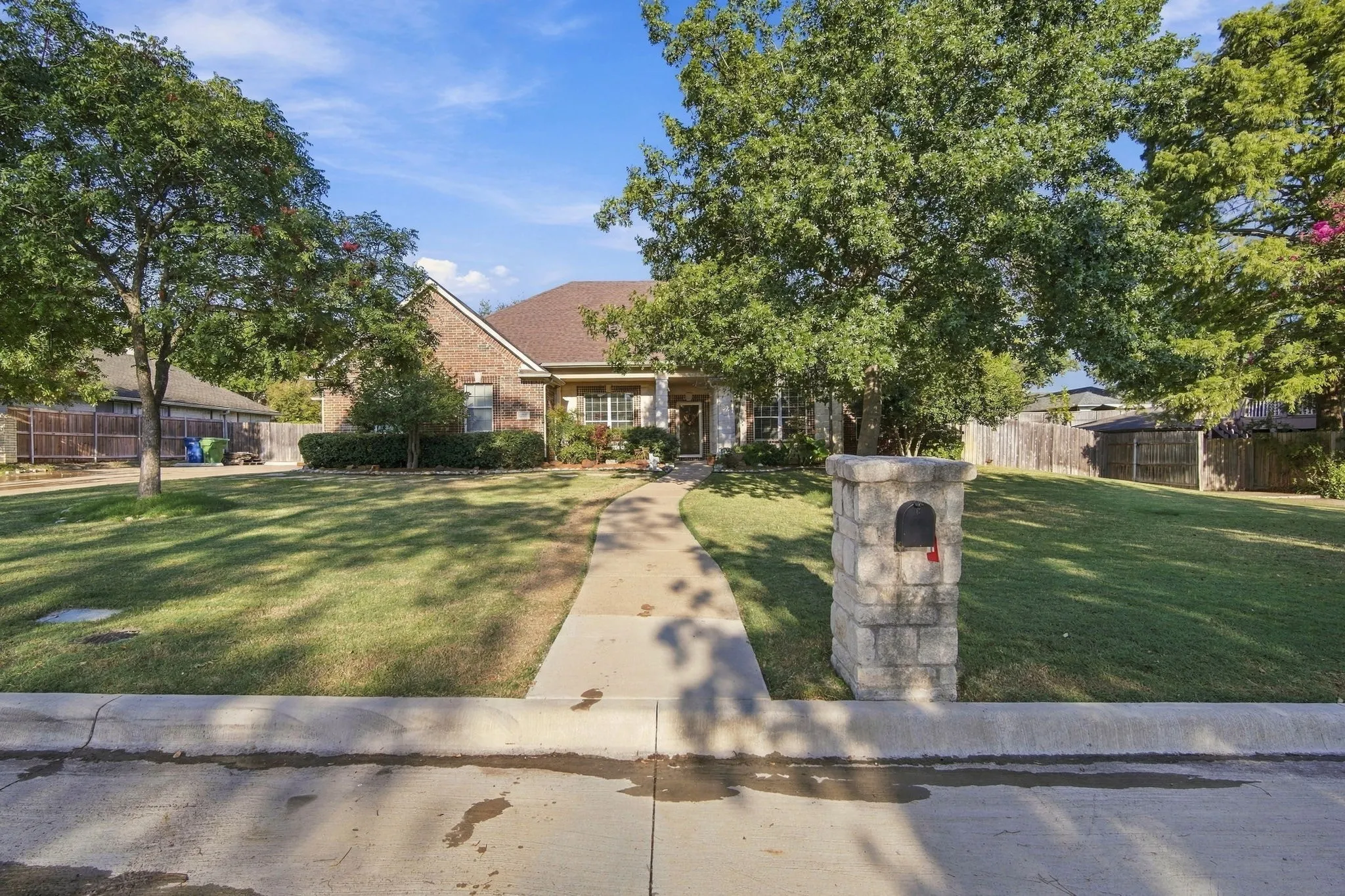 Single Family Residence For Sale in Dallas County , 1909 Nancy Jane Circle, Garland, Texas 75043, 4 Bedroom, 5 Bathroom, 3 Garage spaces, 2,434 Sqft, built in 2004, mls#21409180, Real Estate Agent in Garland, Homes For Sale in Dallas county, Homes For Sale in Garland, Realtor in Garland Texas, Real Estate Brokerage Independent Realty Texas, Luminita Cordes Realtor