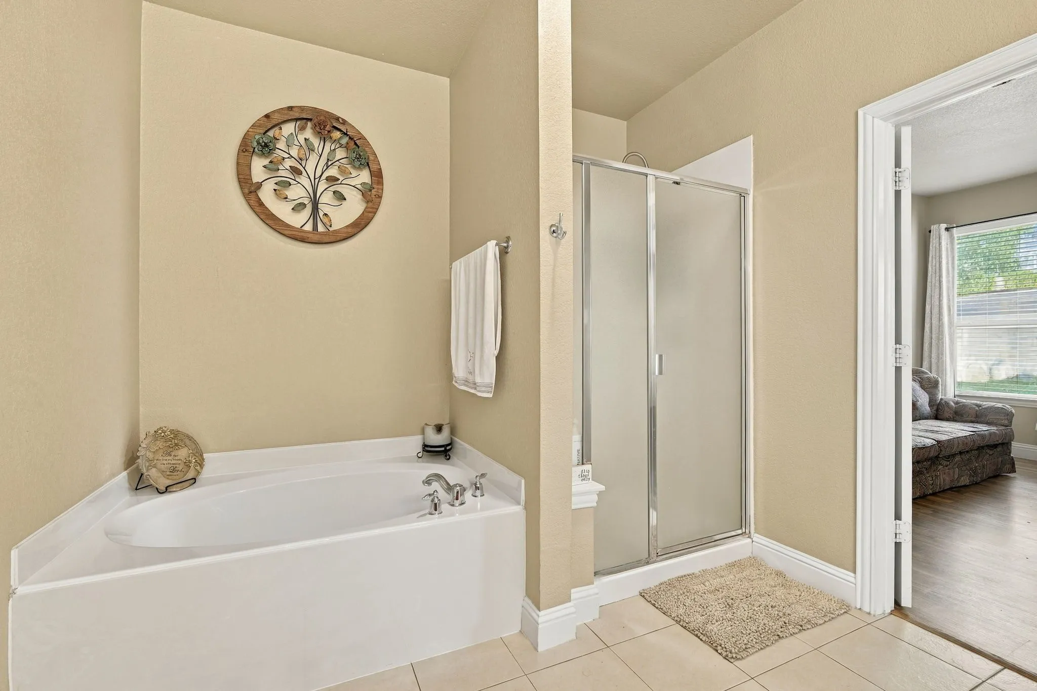 Single Family Residence For Sale in Dallas County , 1909 Nancy Jane Circle, Garland, Texas 75043, 4 Bedroom, 5 Bathroom, 3 Garage spaces, 2,434 Sqft, built in 2004, mls#21409180, Real Estate Agent in Garland, Homes For Sale in Dallas county, Homes For Sale in Garland, Realtor in Garland Texas, Real Estate Brokerage Independent Realty Texas, Luminita Cordes Realtor