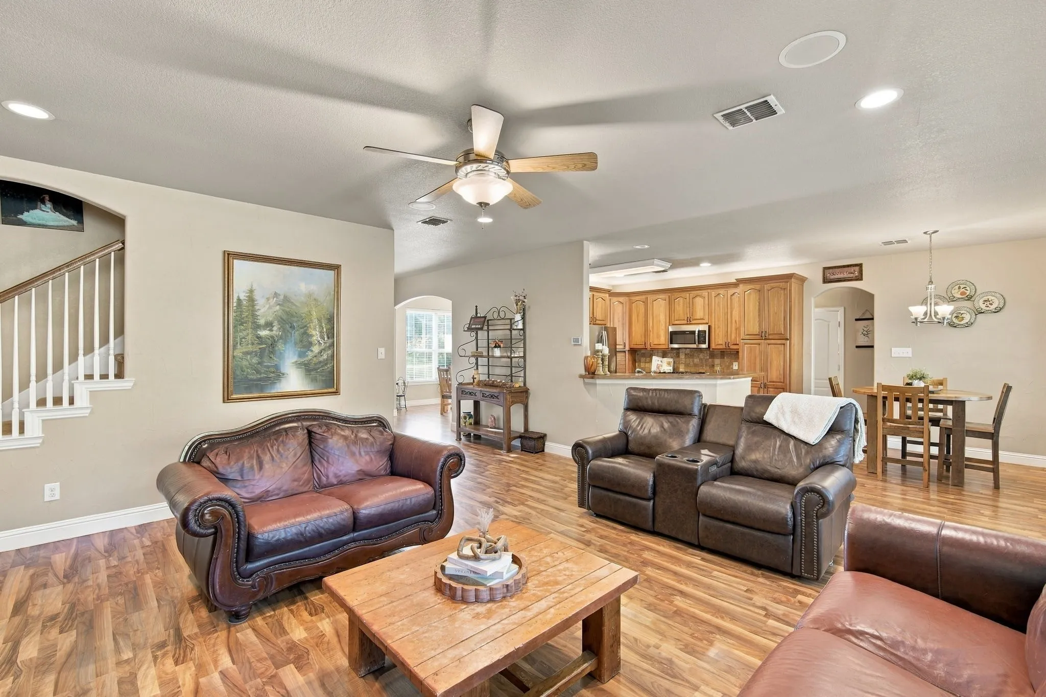 Single Family Residence For Sale in Dallas County , 1909 Nancy Jane Circle, Garland, Texas 75043, 4 Bedroom, 5 Bathroom, 3 Garage spaces, 2,434 Sqft, built in 2004, mls#21409180, Real Estate Agent in Garland, Homes For Sale in Dallas county, Homes For Sale in Garland, Realtor in Garland Texas, Real Estate Brokerage Independent Realty Texas, Luminita Cordes Realtor