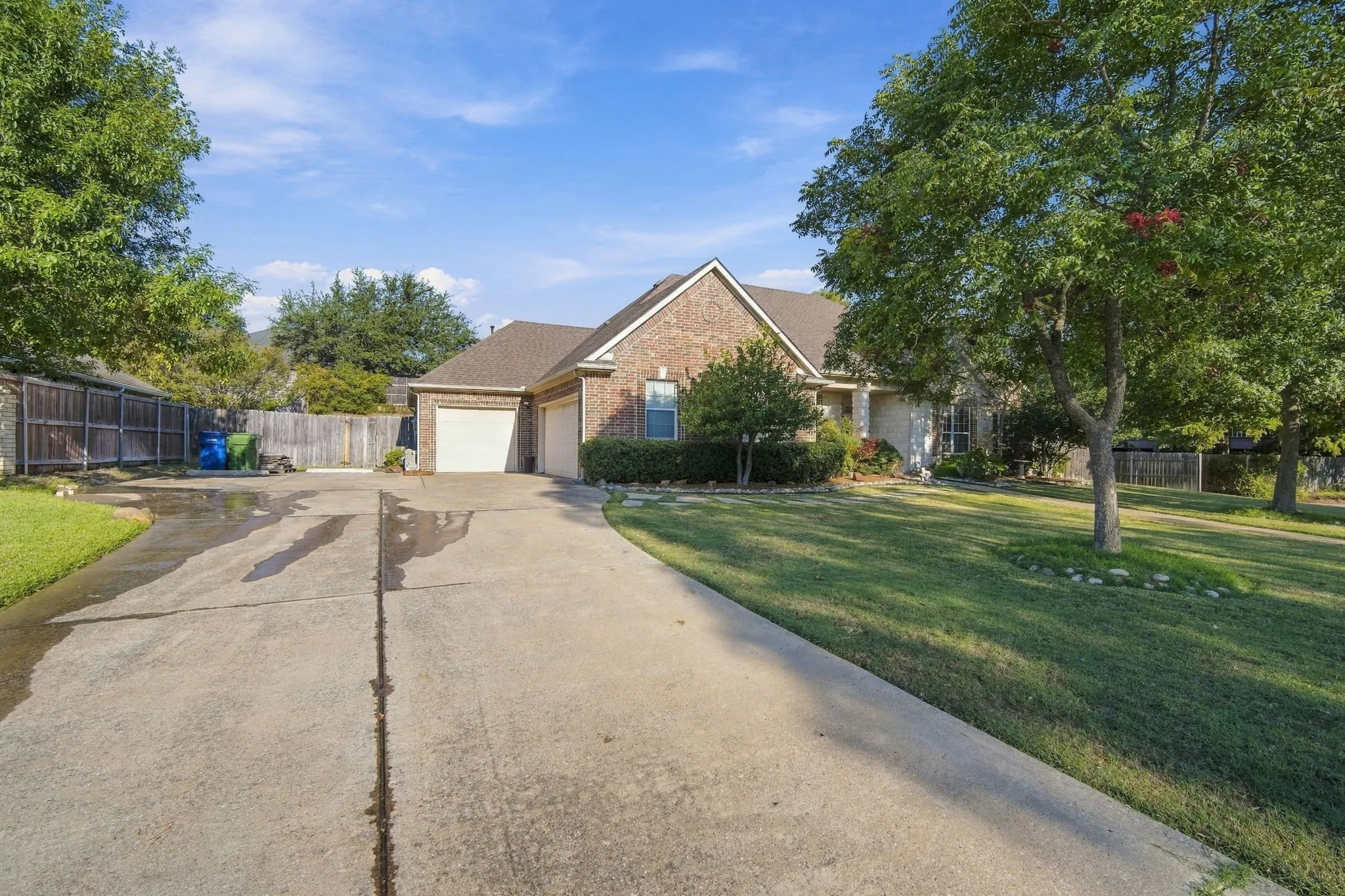 Single Family Residence For Sale in Dallas County , 1909 Nancy Jane Circle, Garland, Texas 75043, 4 Bedroom, 5 Bathroom, 3 Garage spaces, 2,434 Sqft, built in 2004, mls#21409180, Real Estate Agent in Garland, Homes For Sale in Dallas county, Homes For Sale in Garland, Realtor in Garland Texas, Real Estate Brokerage Independent Realty Texas, Luminita Cordes Realtor