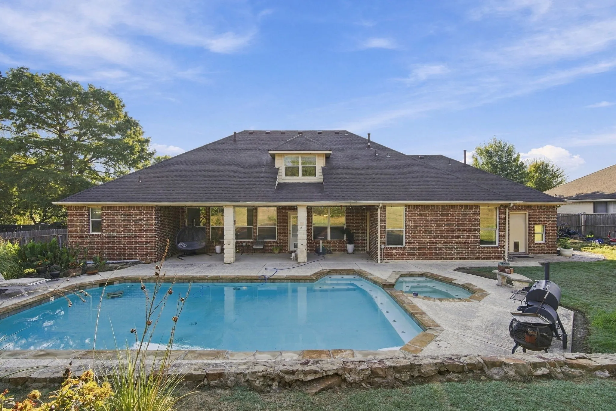 Single Family Residence For Sale in Dallas County , 1909 Nancy Jane Circle, Garland, Texas 75043, 4 Bedroom, 5 Bathroom, 3 Garage spaces, 2,434 Sqft, built in 2004, mls#21409180, Real Estate Agent in Garland, Homes For Sale in Dallas county, Homes For Sale in Garland, Realtor in Garland Texas, Real Estate Brokerage Independent Realty Texas, Luminita Cordes Realtor