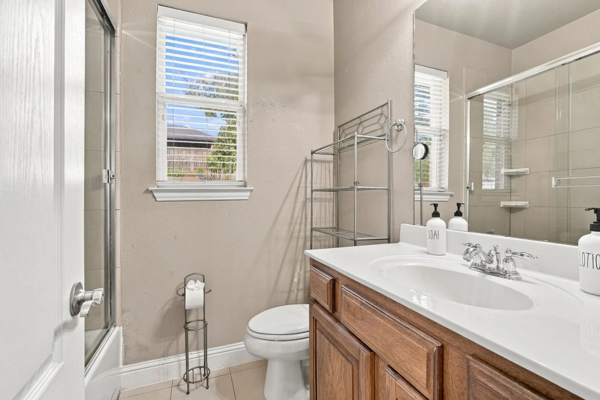 Single Family Residence For Sale in Dallas County , 1909 Nancy Jane Circle, Garland, Texas 75043, 4 Bedroom, 5 Bathroom, 3 Garage spaces, 2,434 Sqft, built in 2004, mls#21409180, Real Estate Agent in Garland, Homes For Sale in Dallas county, Homes For Sale in Garland, Realtor in Garland Texas, Real Estate Brokerage Independent Realty Texas, Luminita Cordes Realtor