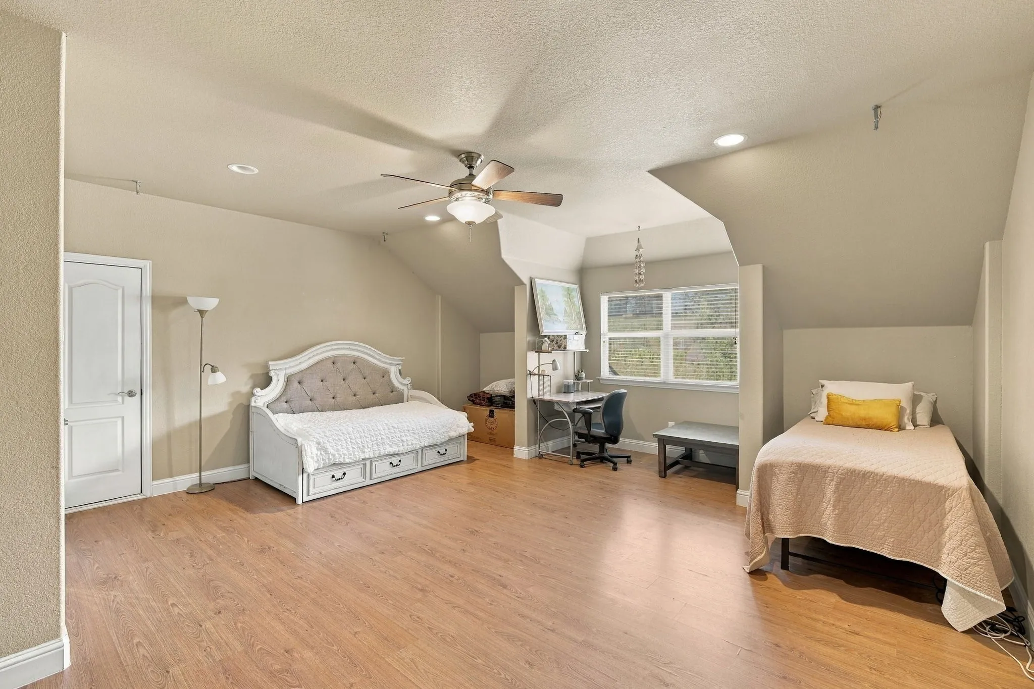 Single Family Residence For Sale in Dallas County , 1909 Nancy Jane Circle, Garland, Texas 75043, 4 Bedroom, 5 Bathroom, 3 Garage spaces, 2,434 Sqft, built in 2004, mls#21409180, Real Estate Agent in Garland, Homes For Sale in Dallas county, Homes For Sale in Garland, Realtor in Garland Texas, Real Estate Brokerage Independent Realty Texas, Luminita Cordes Realtor