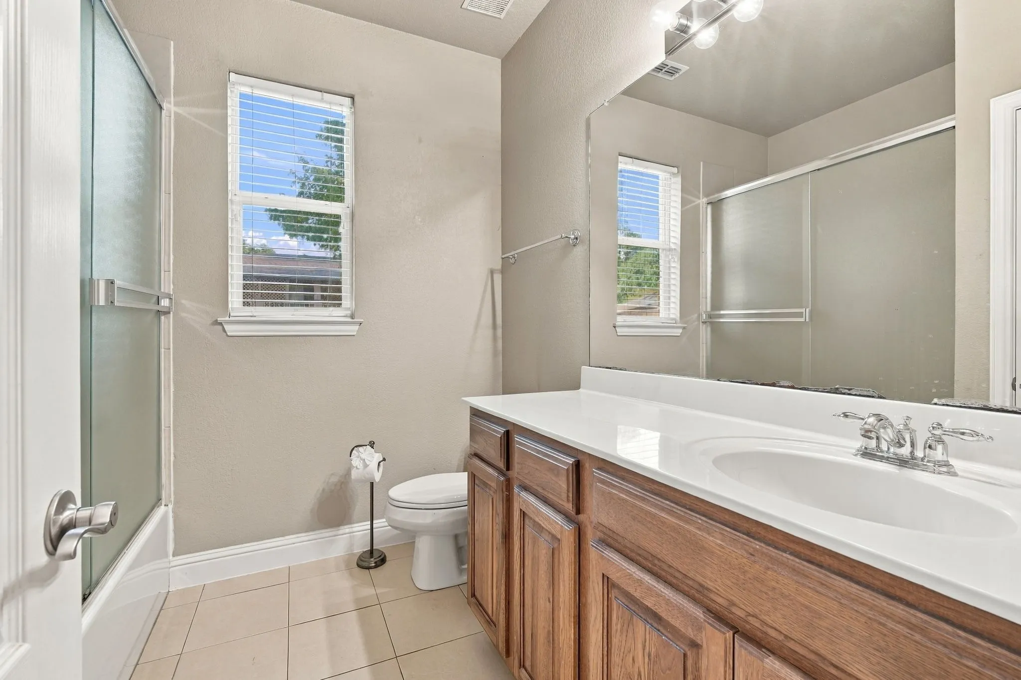 Single Family Residence For Sale in Dallas County , 1909 Nancy Jane Circle, Garland, Texas 75043, 4 Bedroom, 5 Bathroom, 3 Garage spaces, 2,434 Sqft, built in 2004, mls#21409180, Real Estate Agent in Garland, Homes For Sale in Dallas county, Homes For Sale in Garland, Realtor in Garland Texas, Real Estate Brokerage Independent Realty Texas, Luminita Cordes Realtor