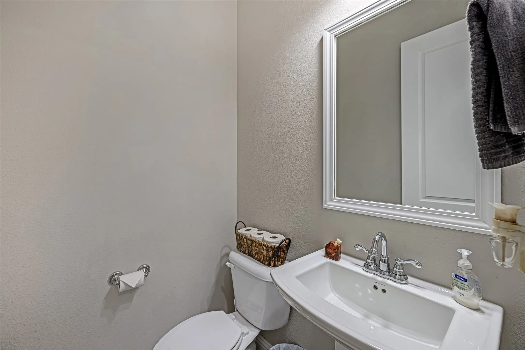 Townhouse For Rent in Dallas County , 1451 Perrin Lane, Farmers Branch, Texas 75234, 3 Bedroom, 3 Bathroom, 2 Garage spaces, 1,642 Sqft, built in 2019, mls#21408905, Real Estate Agent in Farmers Branch, Homes For Rent in Dallas county, Homes For Rent in Farmers Branch, Realtor in Farmers Branch Texas, Real Estate Brokerage Independent Realty Texas, Luminita Cordes Realtor