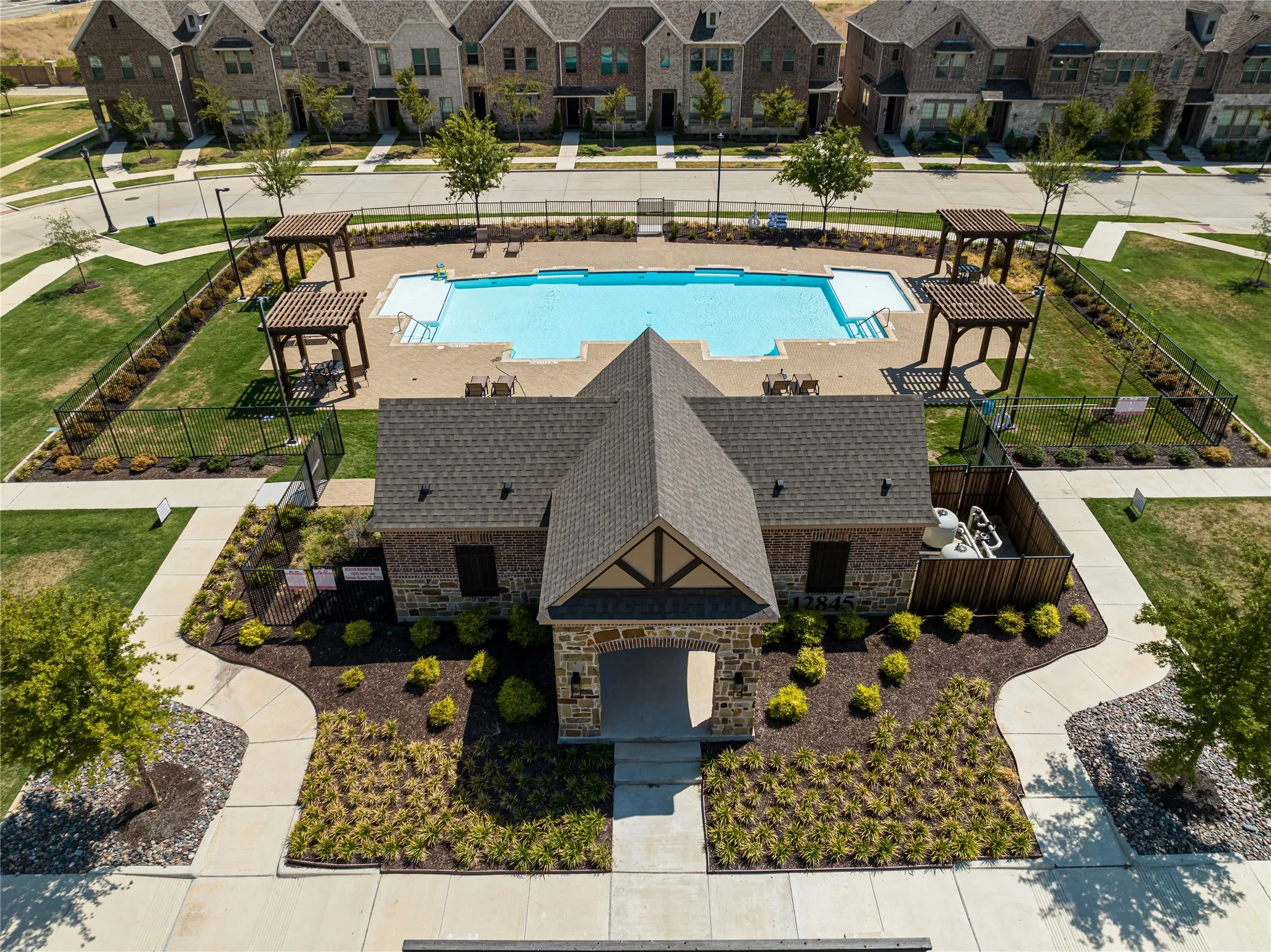 Townhouse For Rent in Dallas County , 1451 Perrin Lane, Farmers Branch, Texas 75234, 3 Bedroom, 3 Bathroom, 2 Garage spaces, 1,642 Sqft, built in 2019, mls#21408905, Real Estate Agent in Farmers Branch, Homes For Rent in Dallas county, Homes For Rent in Farmers Branch, Realtor in Farmers Branch Texas, Real Estate Brokerage Independent Realty Texas, Luminita Cordes Realtor