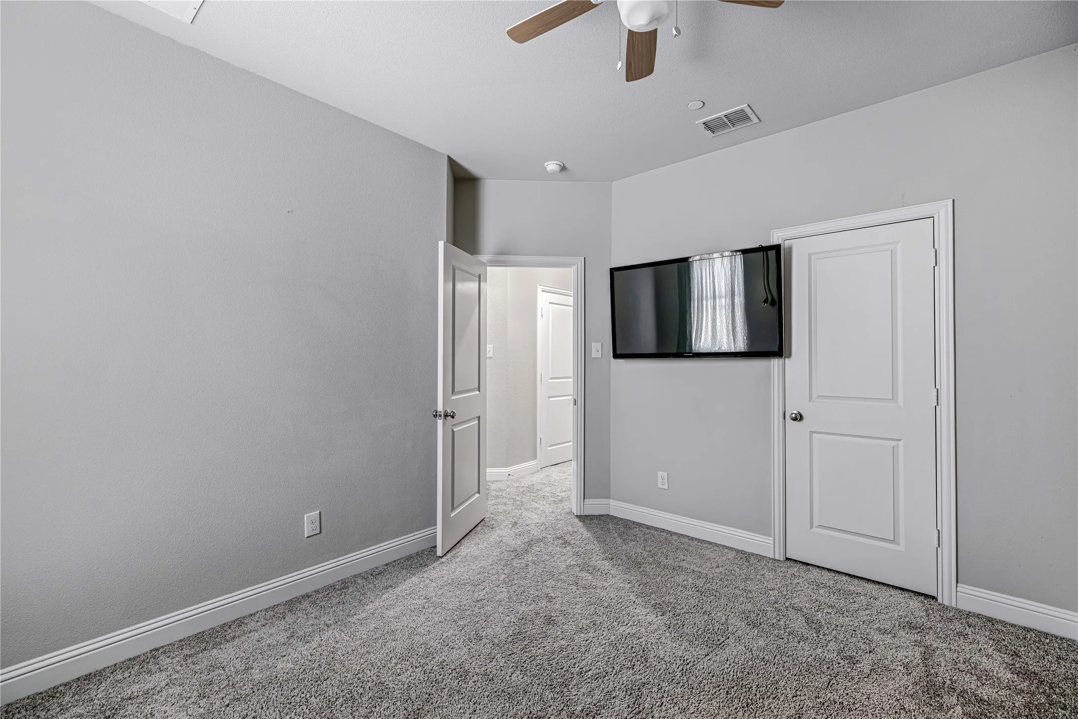 Townhouse For Rent in Dallas County , 1451 Perrin Lane, Farmers Branch, Texas 75234, 3 Bedroom, 3 Bathroom, 2 Garage spaces, 1,642 Sqft, built in 2019, mls#21408905, Real Estate Agent in Farmers Branch, Homes For Rent in Dallas county, Homes For Rent in Farmers Branch, Realtor in Farmers Branch Texas, Real Estate Brokerage Independent Realty Texas, Luminita Cordes Realtor