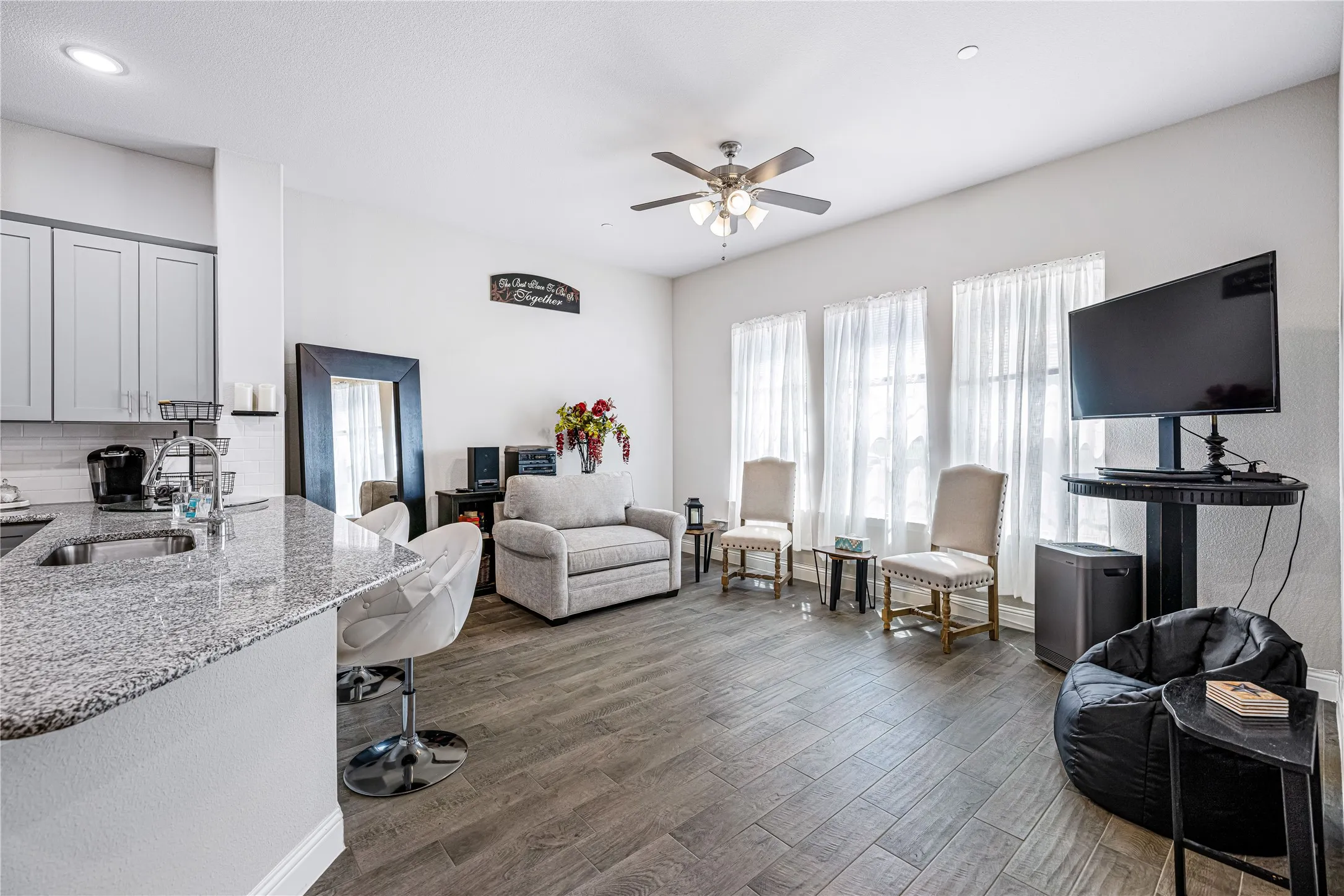 Townhouse For Rent in Dallas County , 1451 Perrin Lane, Farmers Branch, Texas 75234, 3 Bedroom, 3 Bathroom, 2 Garage spaces, 1,642 Sqft, built in 2019, mls#21408905, Real Estate Agent in Farmers Branch, Homes For Rent in Dallas county, Homes For Rent in Farmers Branch, Realtor in Farmers Branch Texas, Real Estate Brokerage Independent Realty Texas, Luminita Cordes Realtor