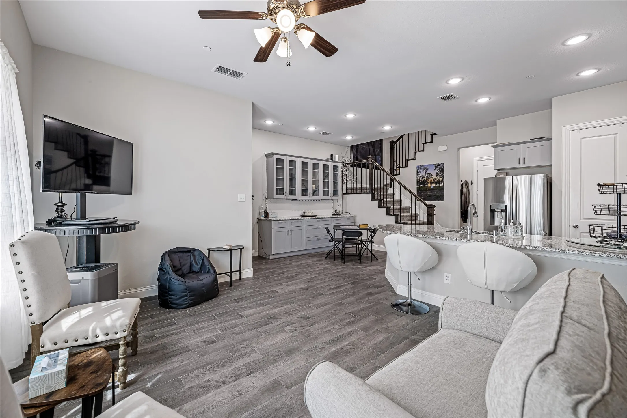 Townhouse For Rent in Dallas County , 1451 Perrin Lane, Farmers Branch, Texas 75234, 3 Bedroom, 3 Bathroom, 2 Garage spaces, 1,642 Sqft, built in 2019, mls#21408905, Real Estate Agent in Farmers Branch, Homes For Rent in Dallas county, Homes For Rent in Farmers Branch, Realtor in Farmers Branch Texas, Real Estate Brokerage Independent Realty Texas, Luminita Cordes Realtor
