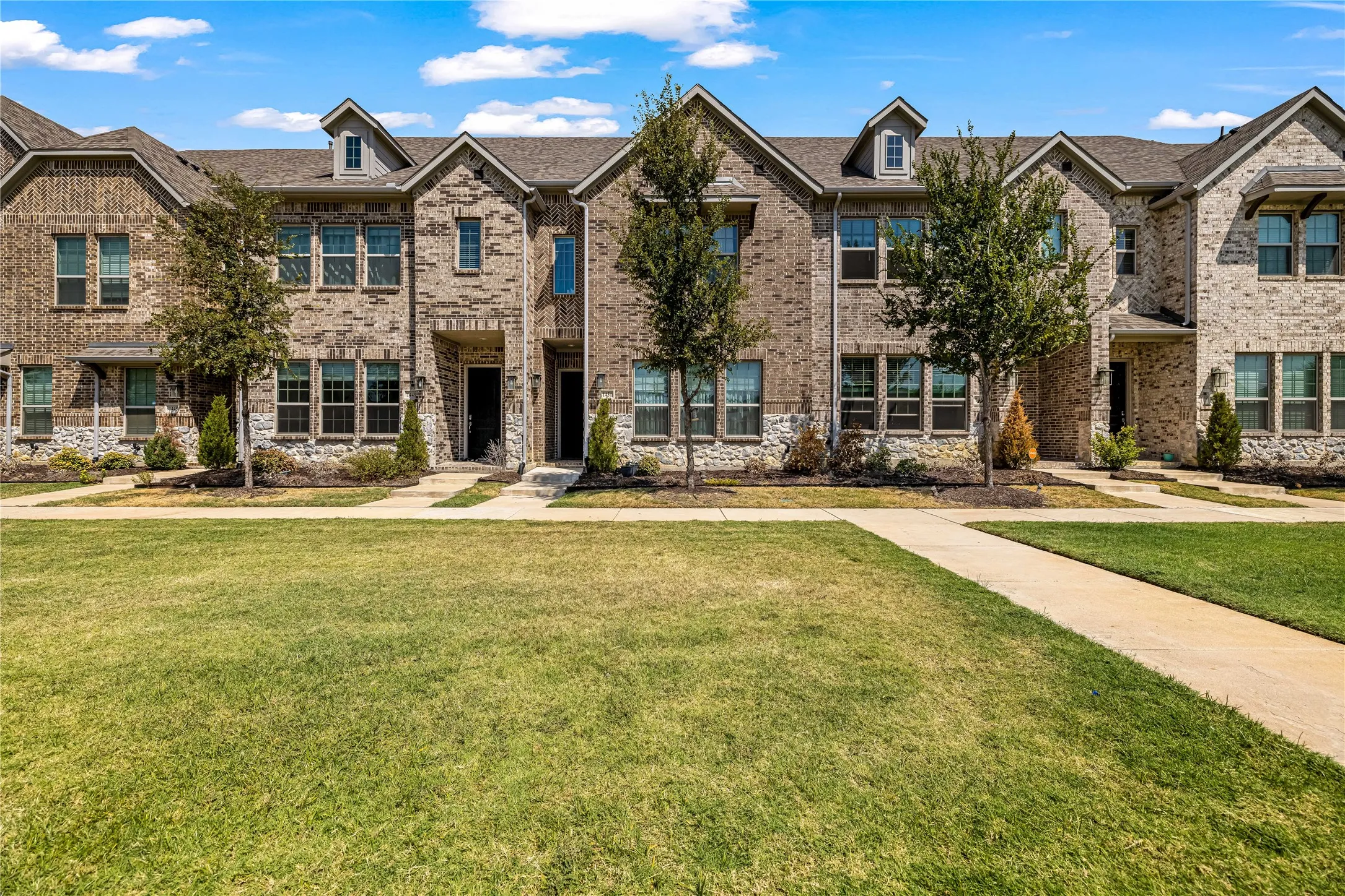 Townhouse For Rent in Dallas County , 1451 Perrin Lane, Farmers Branch, Texas 75234, 3 Bedroom, 3 Bathroom, 2 Garage spaces, 1,642 Sqft, built in 2019, mls#21408905, Real Estate Agent in Farmers Branch, Homes For Rent in Dallas county, Homes For Rent in Farmers Branch, Realtor in Farmers Branch Texas, Real Estate Brokerage Independent Realty Texas, Luminita Cordes Realtor