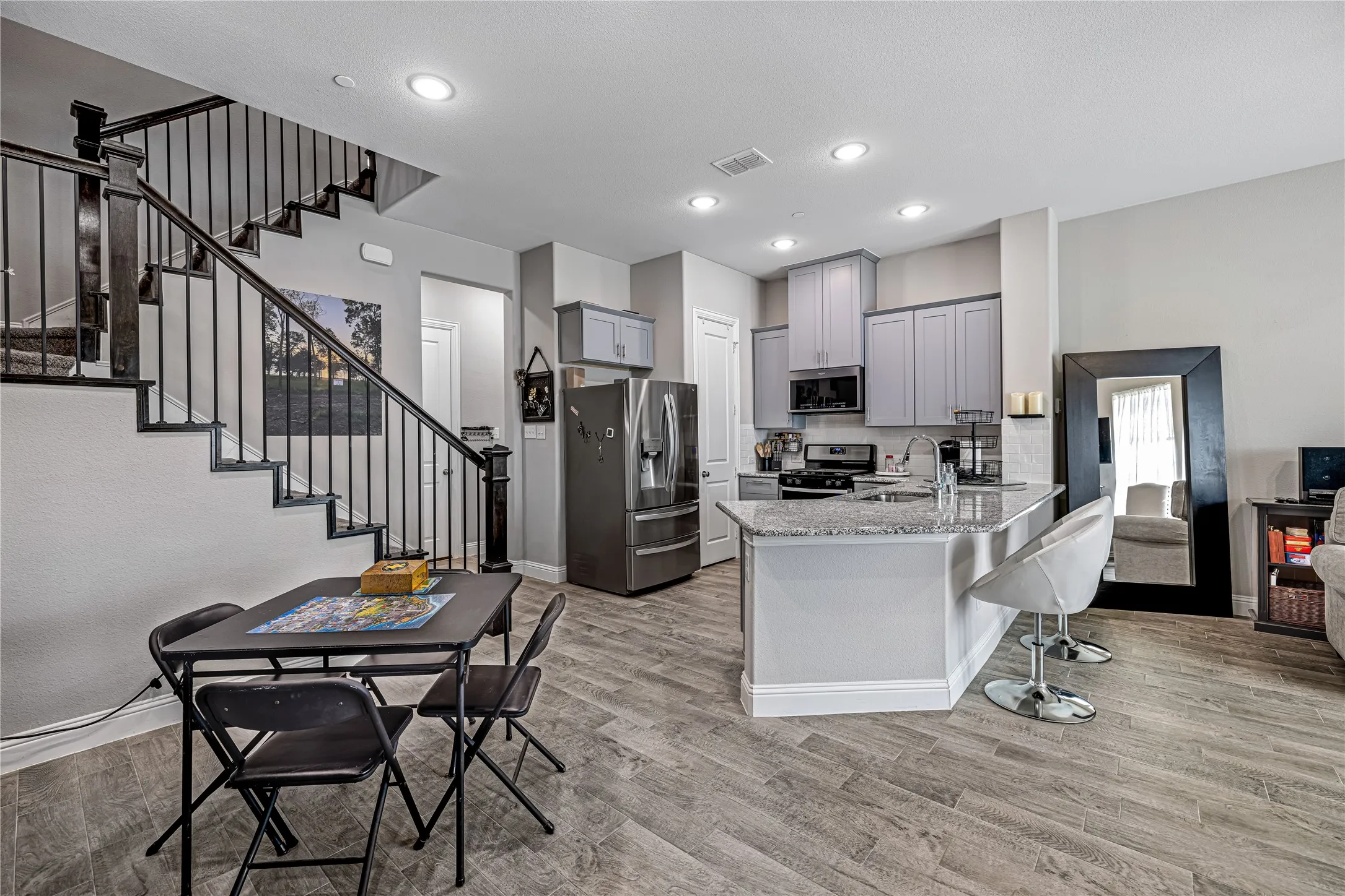 Townhouse For Rent in Dallas County , 1451 Perrin Lane, Farmers Branch, Texas 75234, 3 Bedroom, 3 Bathroom, 2 Garage spaces, 1,642 Sqft, built in 2019, mls#21408905, Real Estate Agent in Farmers Branch, Homes For Rent in Dallas county, Homes For Rent in Farmers Branch, Realtor in Farmers Branch Texas, Real Estate Brokerage Independent Realty Texas, Luminita Cordes Realtor