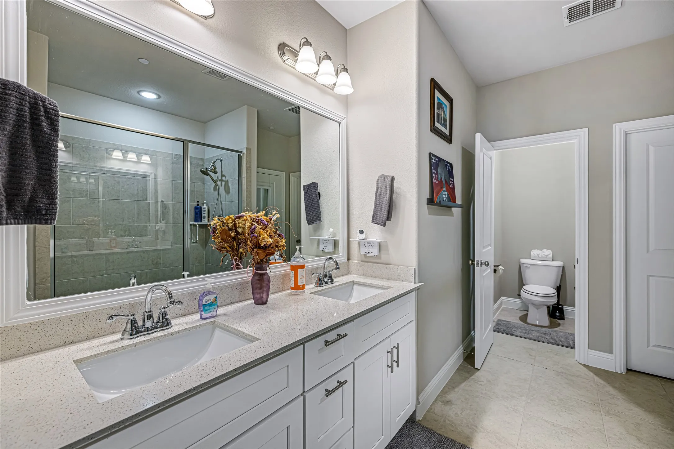 Townhouse For Rent in Dallas County , 1451 Perrin Lane, Farmers Branch, Texas 75234, 3 Bedroom, 3 Bathroom, 2 Garage spaces, 1,642 Sqft, built in 2019, mls#21408905, Real Estate Agent in Farmers Branch, Homes For Rent in Dallas county, Homes For Rent in Farmers Branch, Realtor in Farmers Branch Texas, Real Estate Brokerage Independent Realty Texas, Luminita Cordes Realtor
