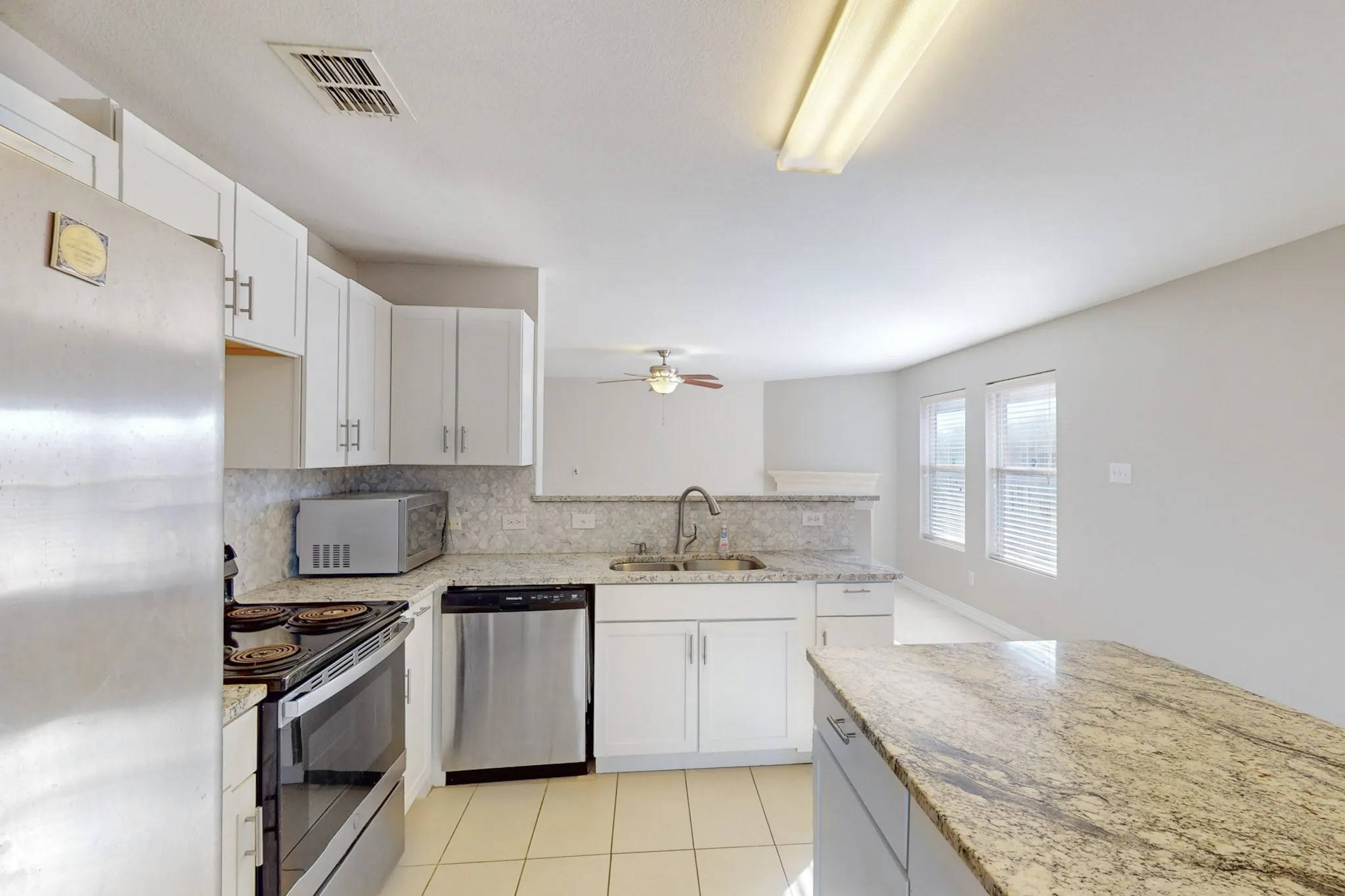 Single Family Residence For Rent in Denton County , 1449 Waterford Drive, Little Elm, Texas 75068, 4 Bedroom, 2 Bathroom, 2 Garage spaces, 1,784 Sqft, built in 2005, mls#21409156, Real Estate Agent in Little Elm, Homes For Rent in Denton county, Homes For Rent in Little Elm, Realtor in Little Elm Texas, Real Estate Brokerage Independent Realty Texas, Luminita Cordes Realtor