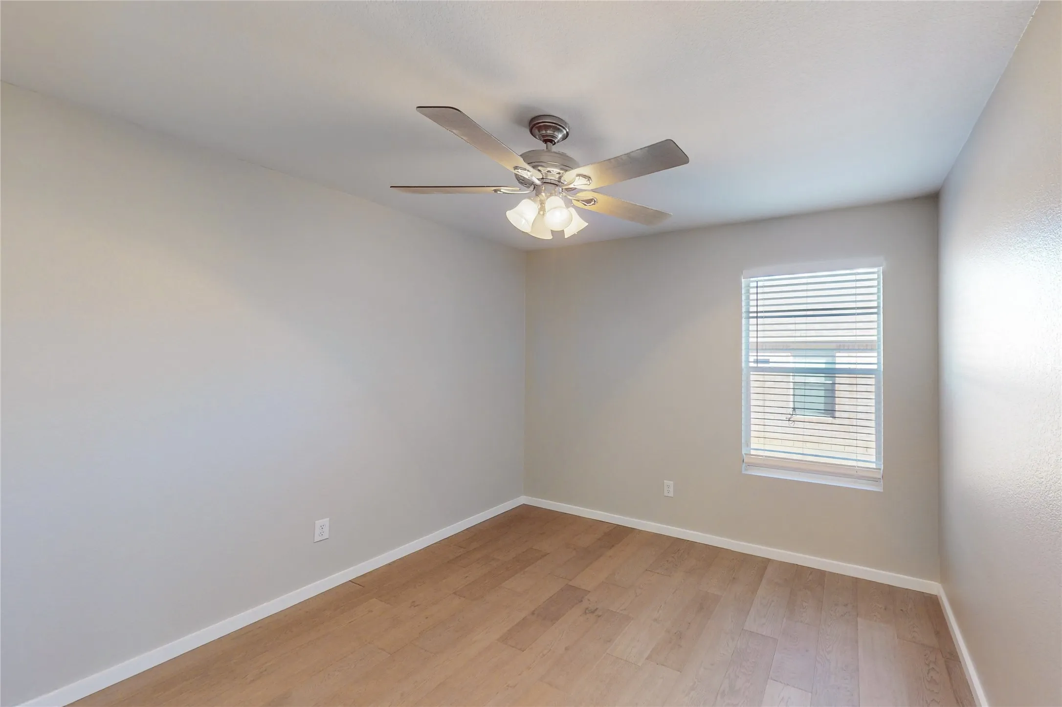Single Family Residence For Rent in Denton County , 1449 Waterford Drive, Little Elm, Texas 75068, 4 Bedroom, 2 Bathroom, 2 Garage spaces, 1,784 Sqft, built in 2005, mls#21409156, Real Estate Agent in Little Elm, Homes For Rent in Denton county, Homes For Rent in Little Elm, Realtor in Little Elm Texas, Real Estate Brokerage Independent Realty Texas, Luminita Cordes Realtor