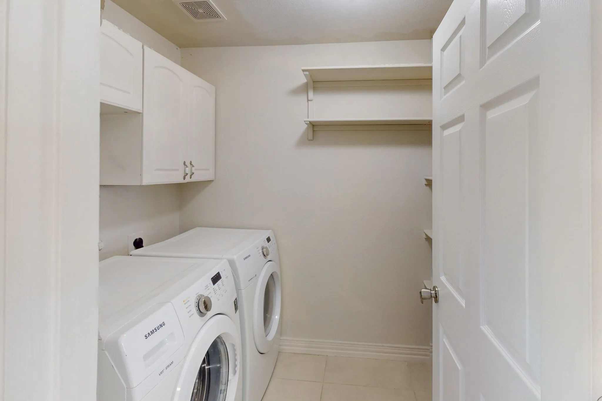 Single Family Residence For Rent in Denton County , 1449 Waterford Drive, Little Elm, Texas 75068, 4 Bedroom, 2 Bathroom, 2 Garage spaces, 1,784 Sqft, built in 2005, mls#21409156, Real Estate Agent in Little Elm, Homes For Rent in Denton county, Homes For Rent in Little Elm, Realtor in Little Elm Texas, Real Estate Brokerage Independent Realty Texas, Luminita Cordes Realtor