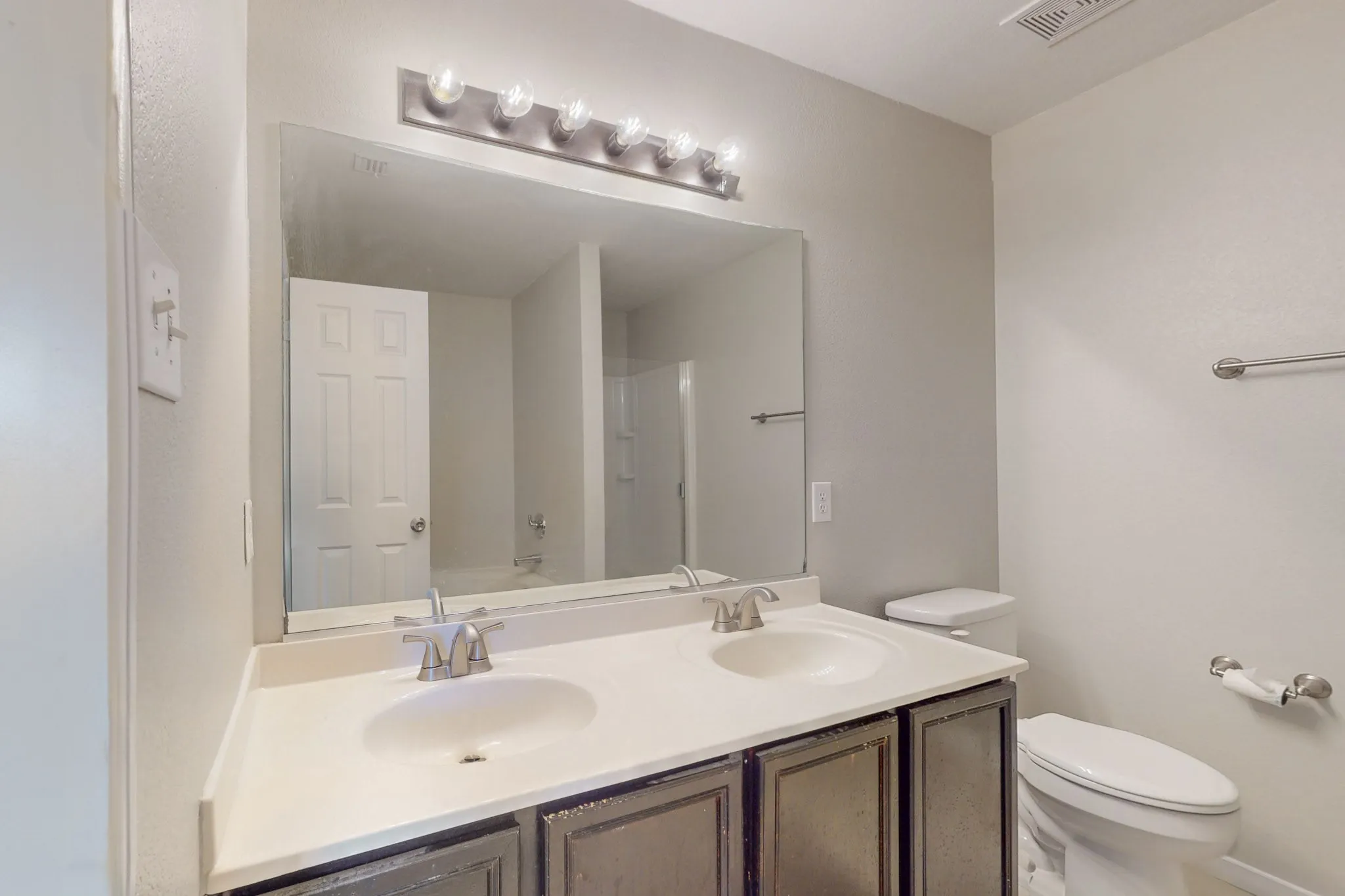 Single Family Residence For Rent in Denton County , 1449 Waterford Drive, Little Elm, Texas 75068, 4 Bedroom, 2 Bathroom, 2 Garage spaces, 1,784 Sqft, built in 2005, mls#21409156, Real Estate Agent in Little Elm, Homes For Rent in Denton county, Homes For Rent in Little Elm, Realtor in Little Elm Texas, Real Estate Brokerage Independent Realty Texas, Luminita Cordes Realtor