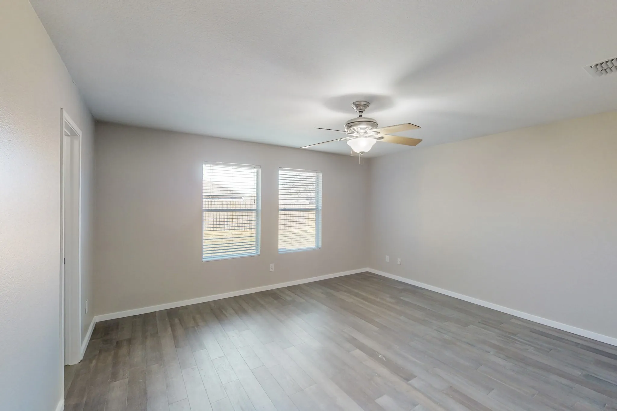Single Family Residence For Rent in Denton County , 1449 Waterford Drive, Little Elm, Texas 75068, 4 Bedroom, 2 Bathroom, 2 Garage spaces, 1,784 Sqft, built in 2005, mls#21409156, Real Estate Agent in Little Elm, Homes For Rent in Denton county, Homes For Rent in Little Elm, Realtor in Little Elm Texas, Real Estate Brokerage Independent Realty Texas, Luminita Cordes Realtor