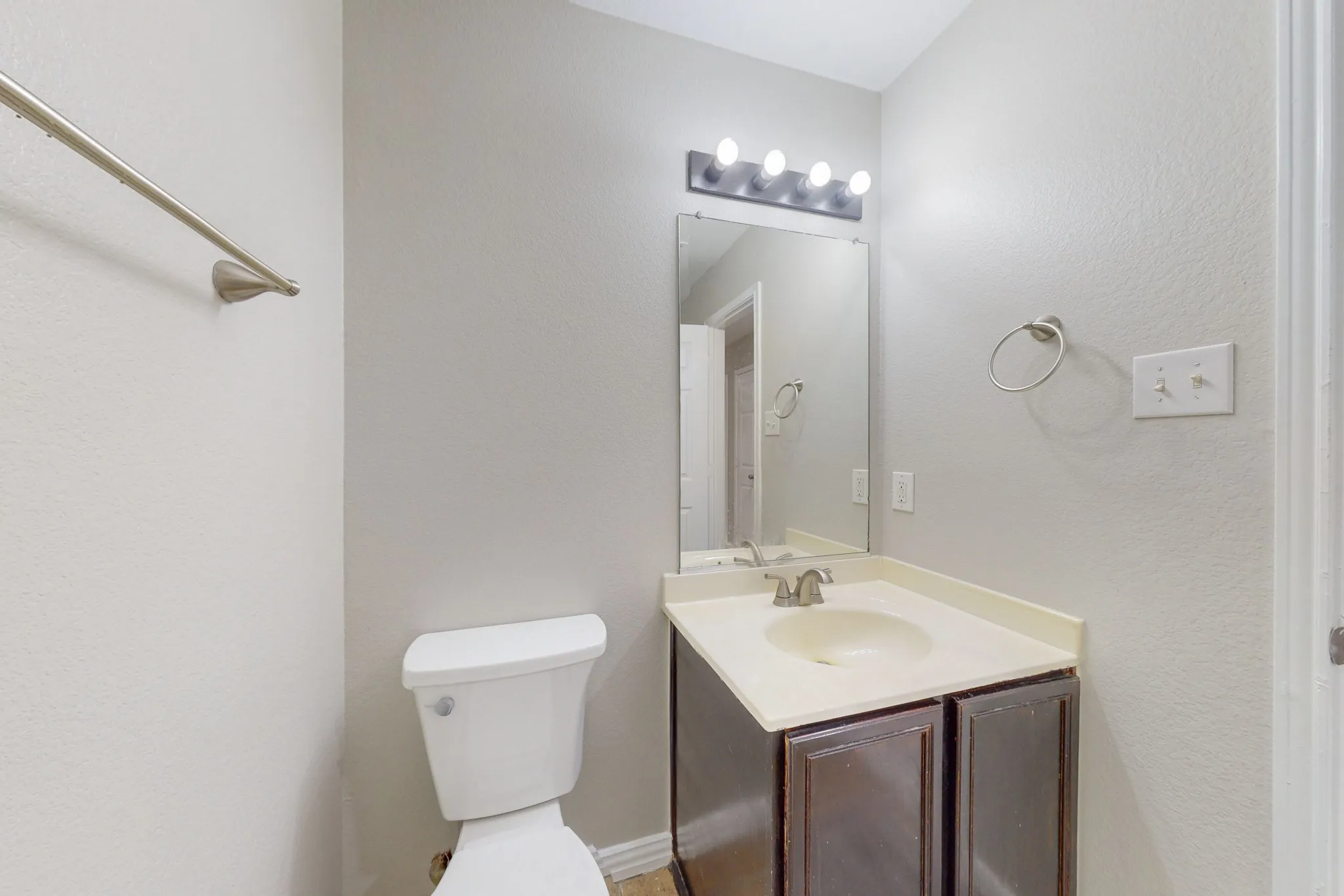 Single Family Residence For Rent in Denton County , 1449 Waterford Drive, Little Elm, Texas 75068, 4 Bedroom, 2 Bathroom, 2 Garage spaces, 1,784 Sqft, built in 2005, mls#21409156, Real Estate Agent in Little Elm, Homes For Rent in Denton county, Homes For Rent in Little Elm, Realtor in Little Elm Texas, Real Estate Brokerage Independent Realty Texas, Luminita Cordes Realtor