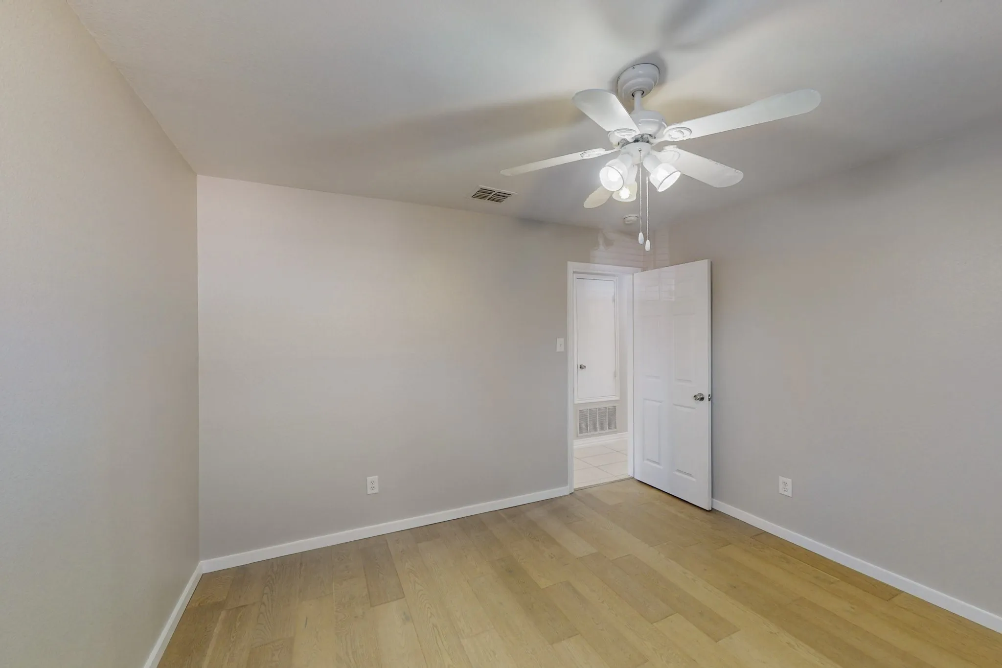 Single Family Residence For Rent in Denton County , 1449 Waterford Drive, Little Elm, Texas 75068, 4 Bedroom, 2 Bathroom, 2 Garage spaces, 1,784 Sqft, built in 2005, mls#21409156, Real Estate Agent in Little Elm, Homes For Rent in Denton county, Homes For Rent in Little Elm, Realtor in Little Elm Texas, Real Estate Brokerage Independent Realty Texas, Luminita Cordes Realtor
