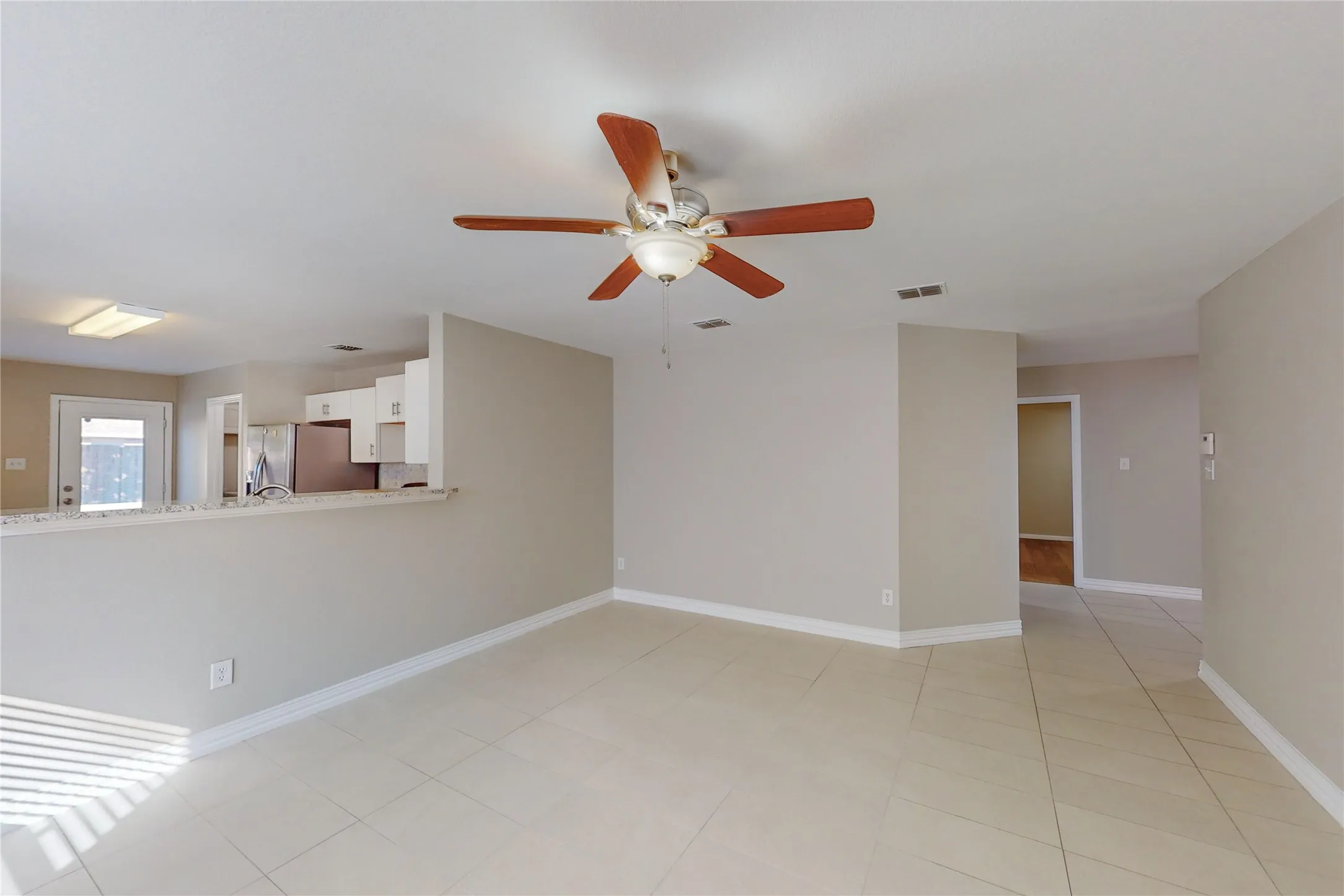 Single Family Residence For Rent in Denton County , 1449 Waterford Drive, Little Elm, Texas 75068, 4 Bedroom, 2 Bathroom, 2 Garage spaces, 1,784 Sqft, built in 2005, mls#21409156, Real Estate Agent in Little Elm, Homes For Rent in Denton county, Homes For Rent in Little Elm, Realtor in Little Elm Texas, Real Estate Brokerage Independent Realty Texas, Luminita Cordes Realtor