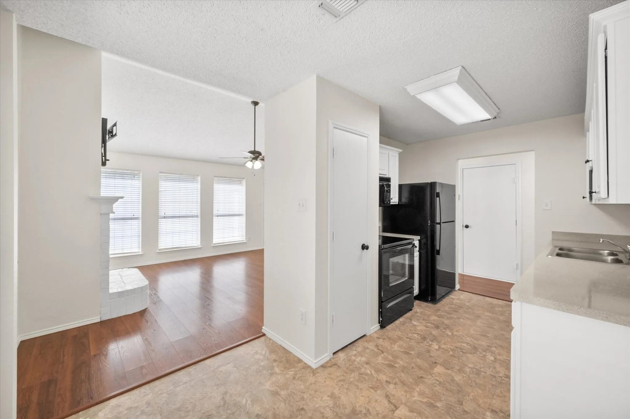 Single Family Residence For Sale in Johnson County , 1124 Margie Street, Burleson, Texas 76028, 3 Bedroom, 2 Bathroom, 2 Garage spaces, 1,158 Sqft, built in 1998, mls#21394955, Real Estate Agent in Burleson, Homes For Sale in Johnson county, Homes For Sale in Burleson, Realtor in Burleson Texas, Real Estate Brokerage Independent Realty Texas, Luminita Cordes Realtor