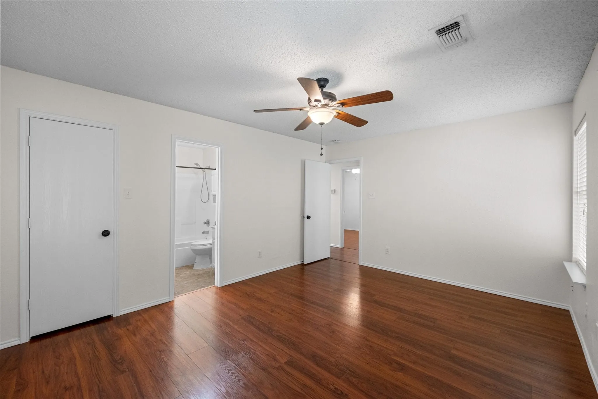 Single Family Residence For Sale in Johnson County , 1124 Margie Street, Burleson, Texas 76028, 3 Bedroom, 2 Bathroom, 2 Garage spaces, 1,158 Sqft, built in 1998, mls#21394955, Real Estate Agent in Burleson, Homes For Sale in Johnson county, Homes For Sale in Burleson, Realtor in Burleson Texas, Real Estate Brokerage Independent Realty Texas, Luminita Cordes Realtor