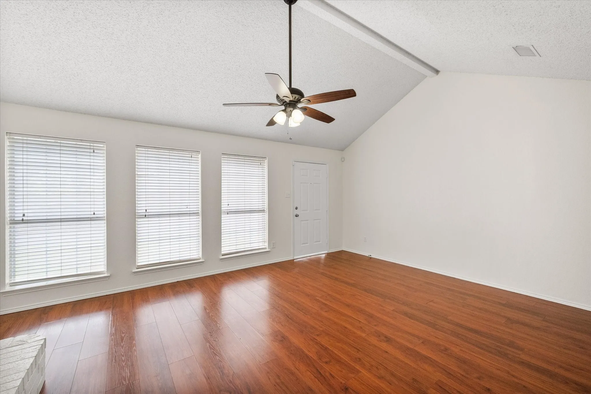Single Family Residence For Sale in Johnson County , 1124 Margie Street, Burleson, Texas 76028, 3 Bedroom, 2 Bathroom, 2 Garage spaces, 1,158 Sqft, built in 1998, mls#21394955, Real Estate Agent in Burleson, Homes For Sale in Johnson county, Homes For Sale in Burleson, Realtor in Burleson Texas, Real Estate Brokerage Independent Realty Texas, Luminita Cordes Realtor