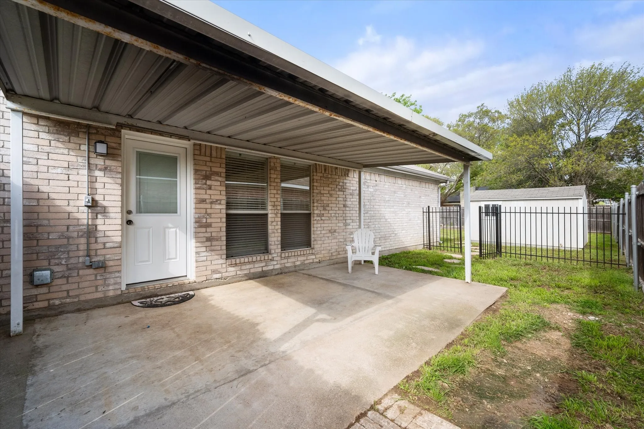 Single Family Residence For Sale in Johnson County , 1124 Margie Street, Burleson, Texas 76028, 3 Bedroom, 2 Bathroom, 2 Garage spaces, 1,158 Sqft, built in 1998, mls#21394955, Real Estate Agent in Burleson, Homes For Sale in Johnson county, Homes For Sale in Burleson, Realtor in Burleson Texas, Real Estate Brokerage Independent Realty Texas, Luminita Cordes Realtor