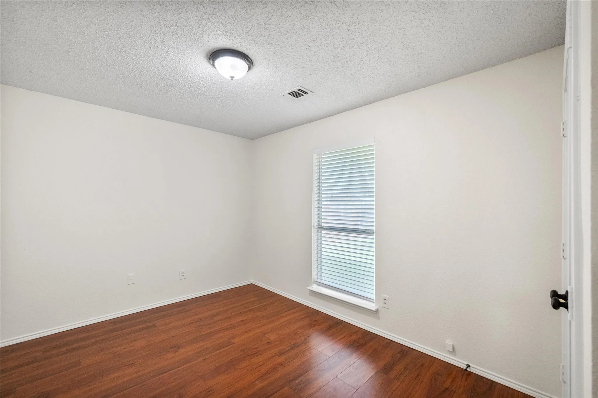 Single Family Residence For Sale in Johnson County , 1124 Margie Street, Burleson, Texas 76028, 3 Bedroom, 2 Bathroom, 2 Garage spaces, 1,158 Sqft, built in 1998, mls#21394955, Real Estate Agent in Burleson, Homes For Sale in Johnson county, Homes For Sale in Burleson, Realtor in Burleson Texas, Real Estate Brokerage Independent Realty Texas, Luminita Cordes Realtor