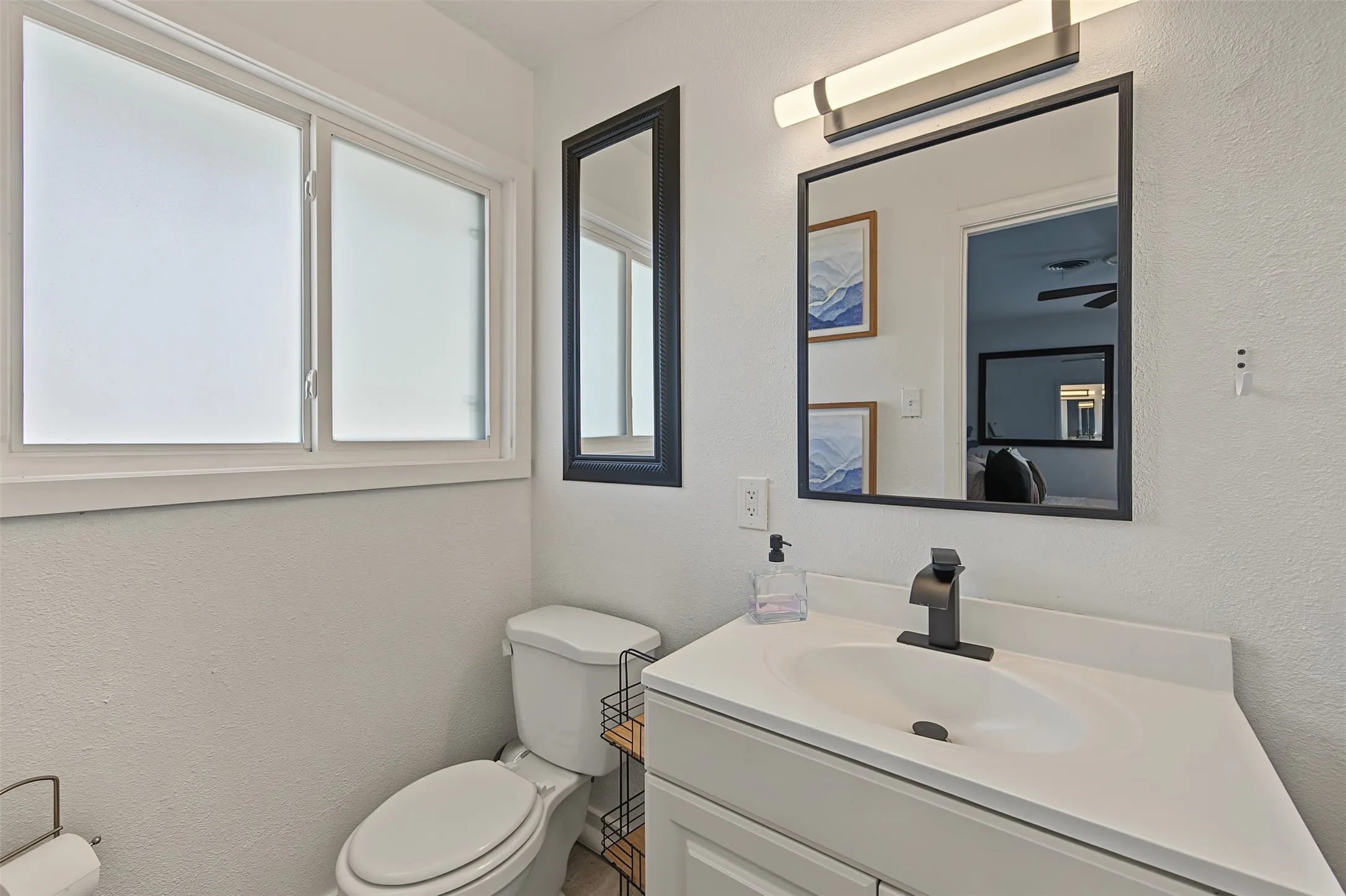 Single Family Residence For Sale in Tarrant County , 5537 Wheaton Drive, Fort Worth, Texas 76133, 3 Bedroom, 2 Bathroom, 1 Garage spaces, 1,450 Sqft, built in 1957, mls#21409189, Real Estate Agent in Fort Worth, Homes For Sale in Tarrant county, Homes For Sale in Fort Worth, Realtor in Fort Worth Texas, Real Estate Brokerage Independent Realty Texas, Luminita Cordes Realtor