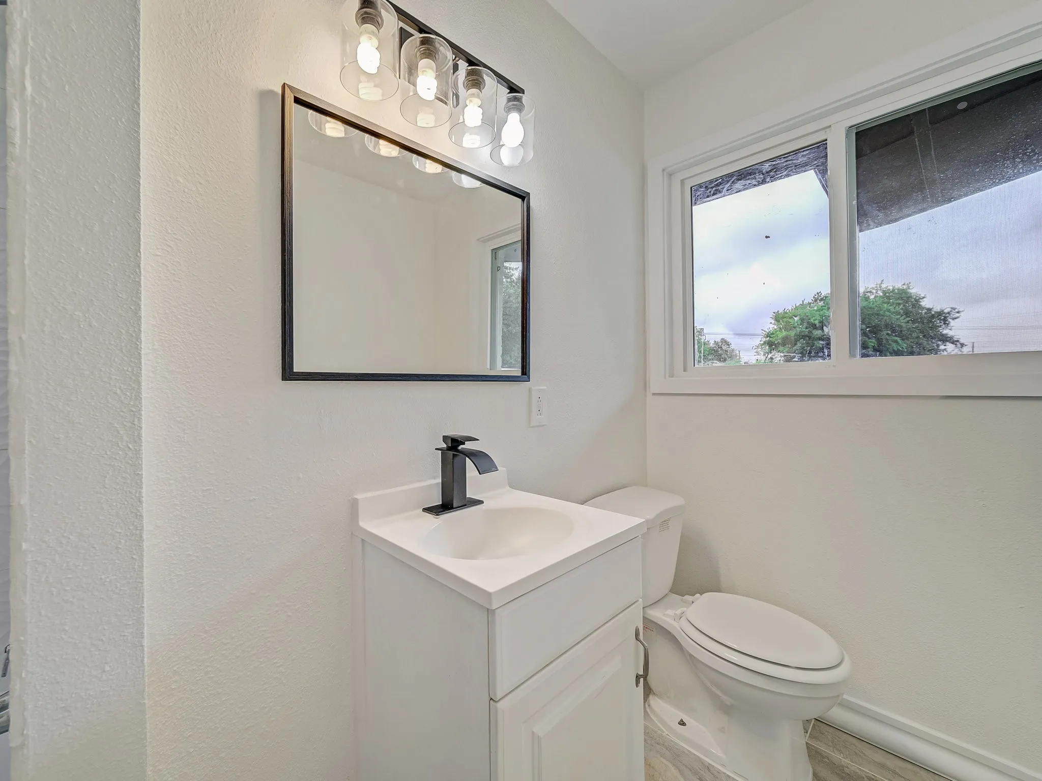 Single Family Residence For Sale in Tarrant County , 5537 Wheaton Drive, Fort Worth, Texas 76133, 3 Bedroom, 2 Bathroom, 1 Garage spaces, 1,450 Sqft, built in 1957, mls#21409189, Real Estate Agent in Fort Worth, Homes For Sale in Tarrant county, Homes For Sale in Fort Worth, Realtor in Fort Worth Texas, Real Estate Brokerage Independent Realty Texas, Luminita Cordes Realtor