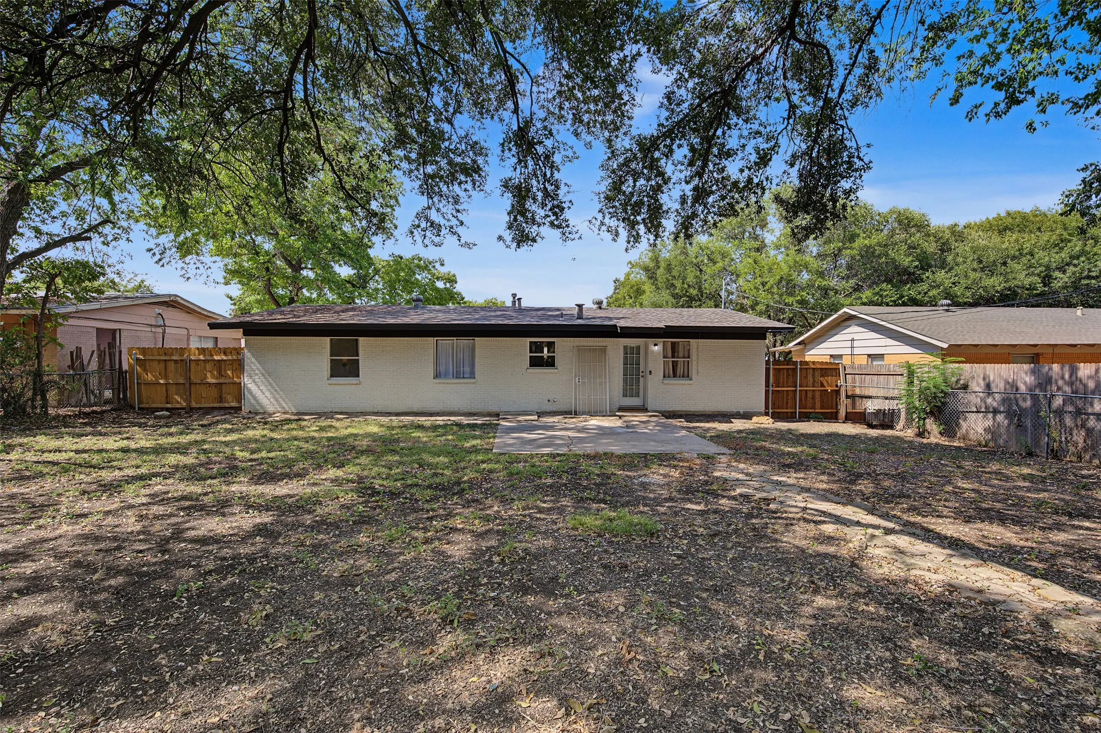 Single Family Residence For Sale in Tarrant County , 5537 Wheaton Drive, Fort Worth, Texas 76133, 3 Bedroom, 2 Bathroom, 1 Garage spaces, 1,450 Sqft, built in 1957, mls#21409189, Real Estate Agent in Fort Worth, Homes For Sale in Tarrant county, Homes For Sale in Fort Worth, Realtor in Fort Worth Texas, Real Estate Brokerage Independent Realty Texas, Luminita Cordes Realtor