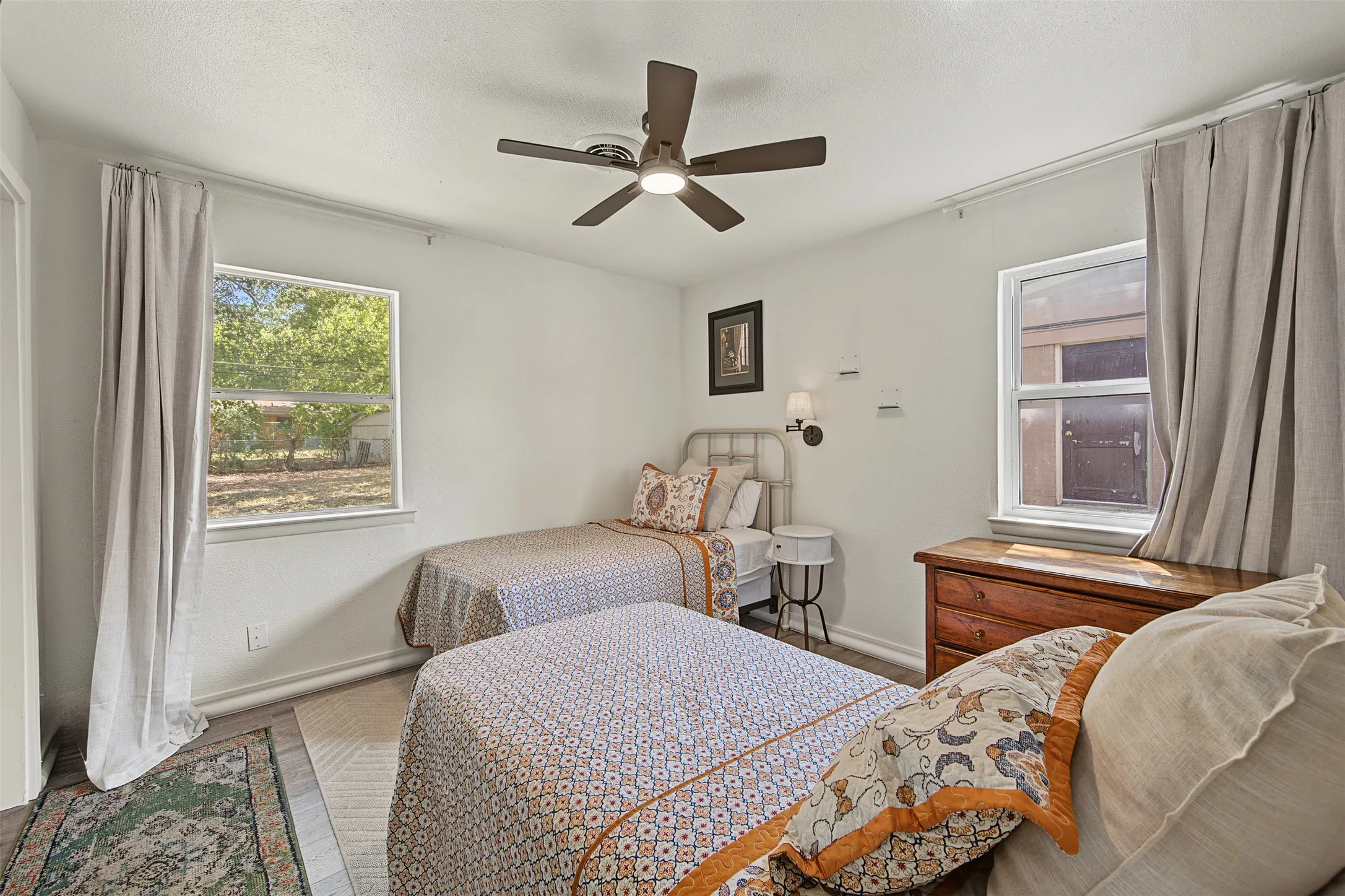 Single Family Residence For Sale in Tarrant County , 5537 Wheaton Drive, Fort Worth, Texas 76133, 3 Bedroom, 2 Bathroom, 1 Garage spaces, 1,450 Sqft, built in 1957, mls#21409189, Real Estate Agent in Fort Worth, Homes For Sale in Tarrant county, Homes For Sale in Fort Worth, Realtor in Fort Worth Texas, Real Estate Brokerage Independent Realty Texas, Luminita Cordes Realtor