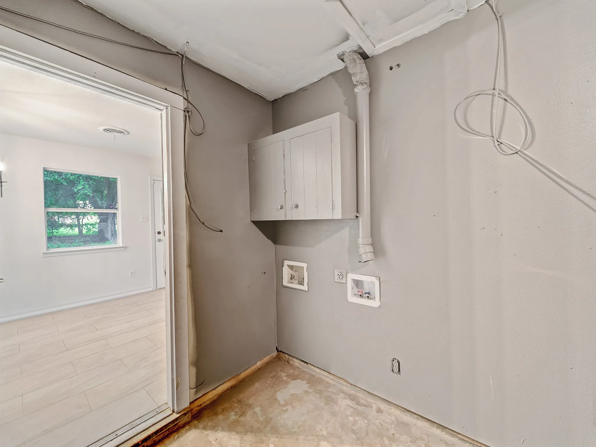 Single Family Residence For Sale in Tarrant County , 5537 Wheaton Drive, Fort Worth, Texas 76133, 3 Bedroom, 2 Bathroom, 1 Garage spaces, 1,450 Sqft, built in 1957, mls#21409189, Real Estate Agent in Fort Worth, Homes For Sale in Tarrant county, Homes For Sale in Fort Worth, Realtor in Fort Worth Texas, Real Estate Brokerage Independent Realty Texas, Luminita Cordes Realtor