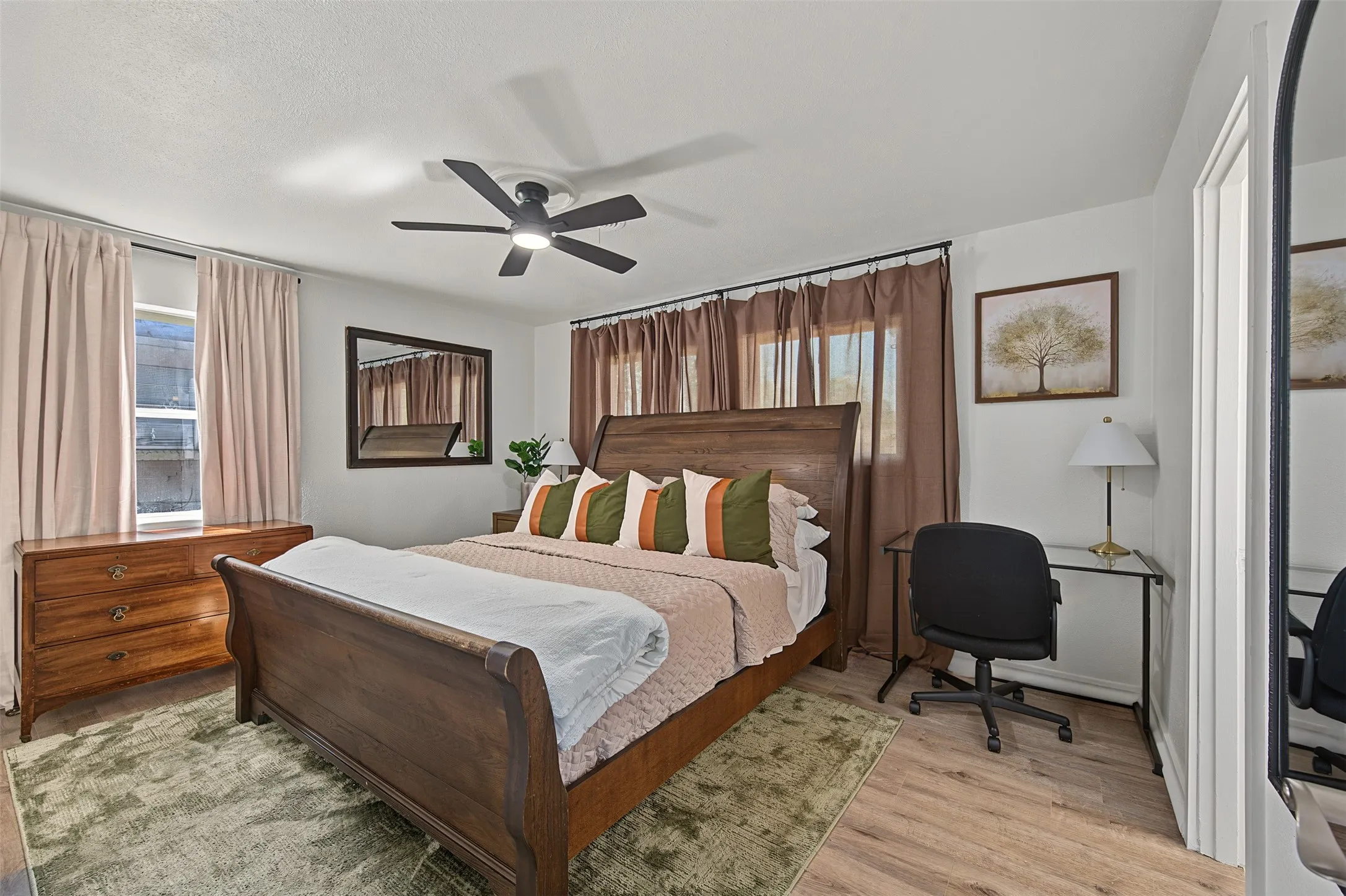 Single Family Residence For Sale in Tarrant County , 5537 Wheaton Drive, Fort Worth, Texas 76133, 3 Bedroom, 2 Bathroom, 1 Garage spaces, 1,450 Sqft, built in 1957, mls#21409189, Real Estate Agent in Fort Worth, Homes For Sale in Tarrant county, Homes For Sale in Fort Worth, Realtor in Fort Worth Texas, Real Estate Brokerage Independent Realty Texas, Luminita Cordes Realtor