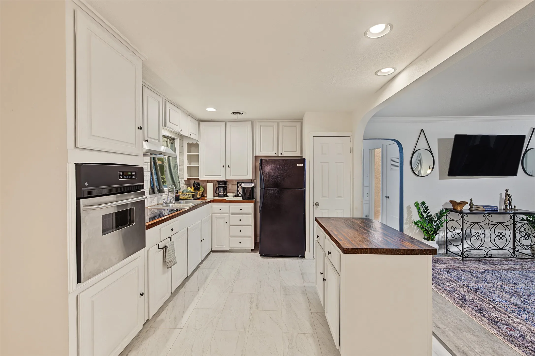 Single Family Residence For Sale in Tarrant County , 5537 Wheaton Drive, Fort Worth, Texas 76133, 3 Bedroom, 2 Bathroom, 1 Garage spaces, 1,450 Sqft, built in 1957, mls#21409189, Real Estate Agent in Fort Worth, Homes For Sale in Tarrant county, Homes For Sale in Fort Worth, Realtor in Fort Worth Texas, Real Estate Brokerage Independent Realty Texas, Luminita Cordes Realtor